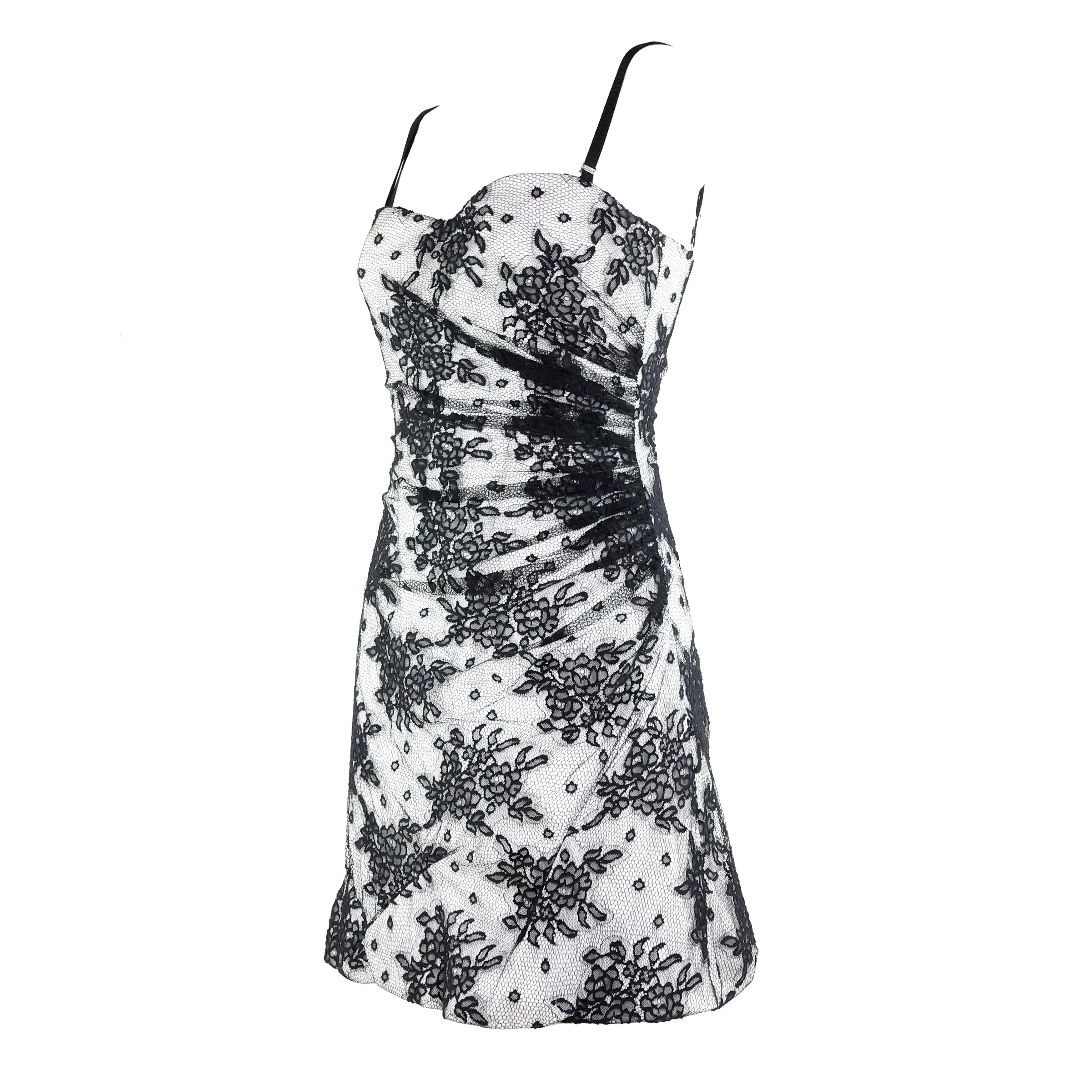 Dolce e Gabbana black and white lace Dress In Excellent Condition For Sale In Bressanone, IT