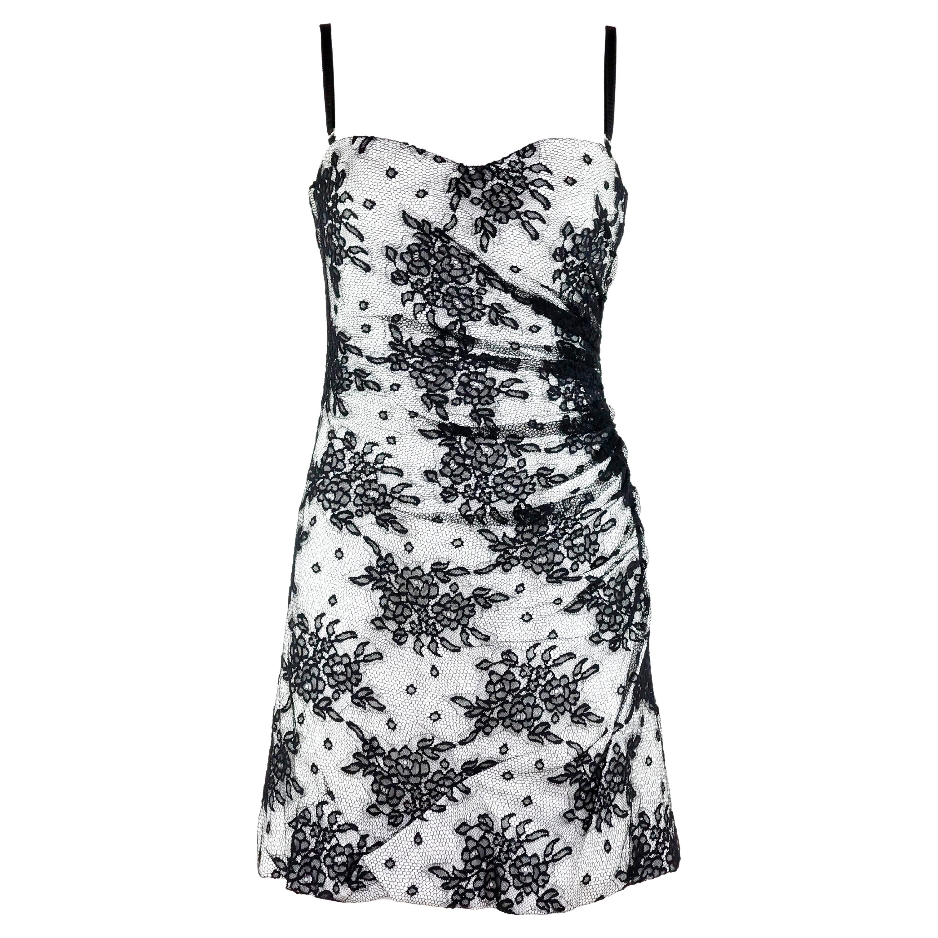 Vestido de encaje blanco y negro Dolce & Gabbana en venta