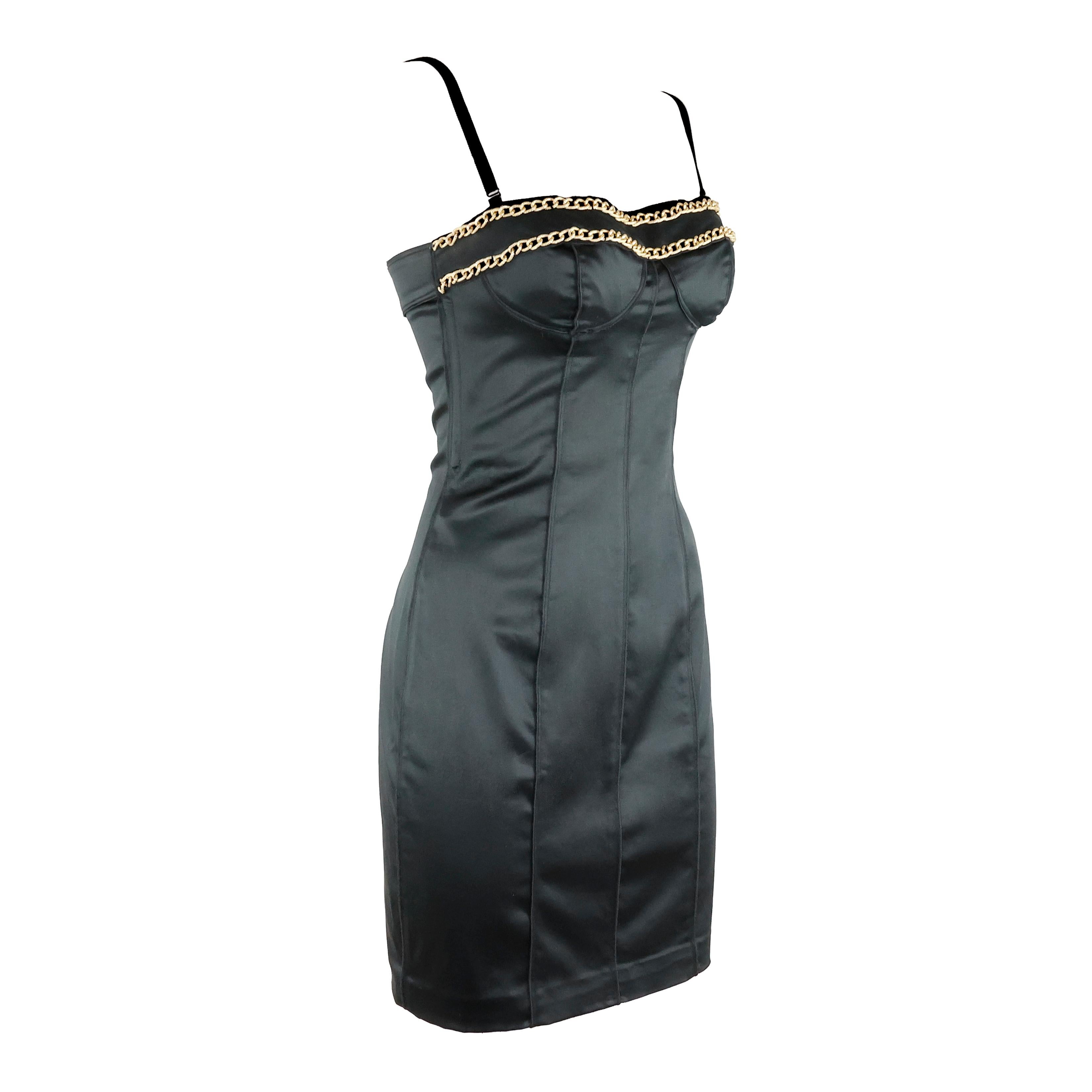 Dolce e Gabbana Schwarzes Kleid aus Satin mit Kette  im Zustand „Gut“ im Angebot in Bressanone, IT