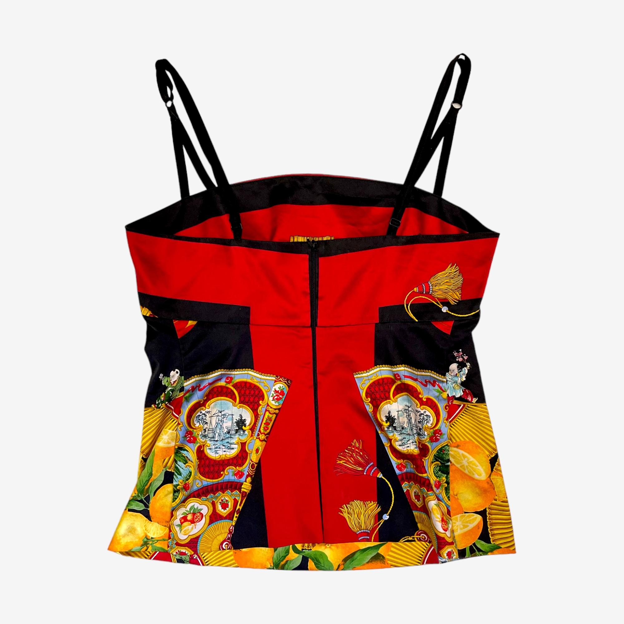 Rare Dolce e Gabbana Top
Chinese and Sicilian prints
F/W 1998
Size: M
Measures: Chest 44cm / Length  60cm
Materials: 56% Silk 38% Nylon 6% Elastan
Conditions: Very Good.