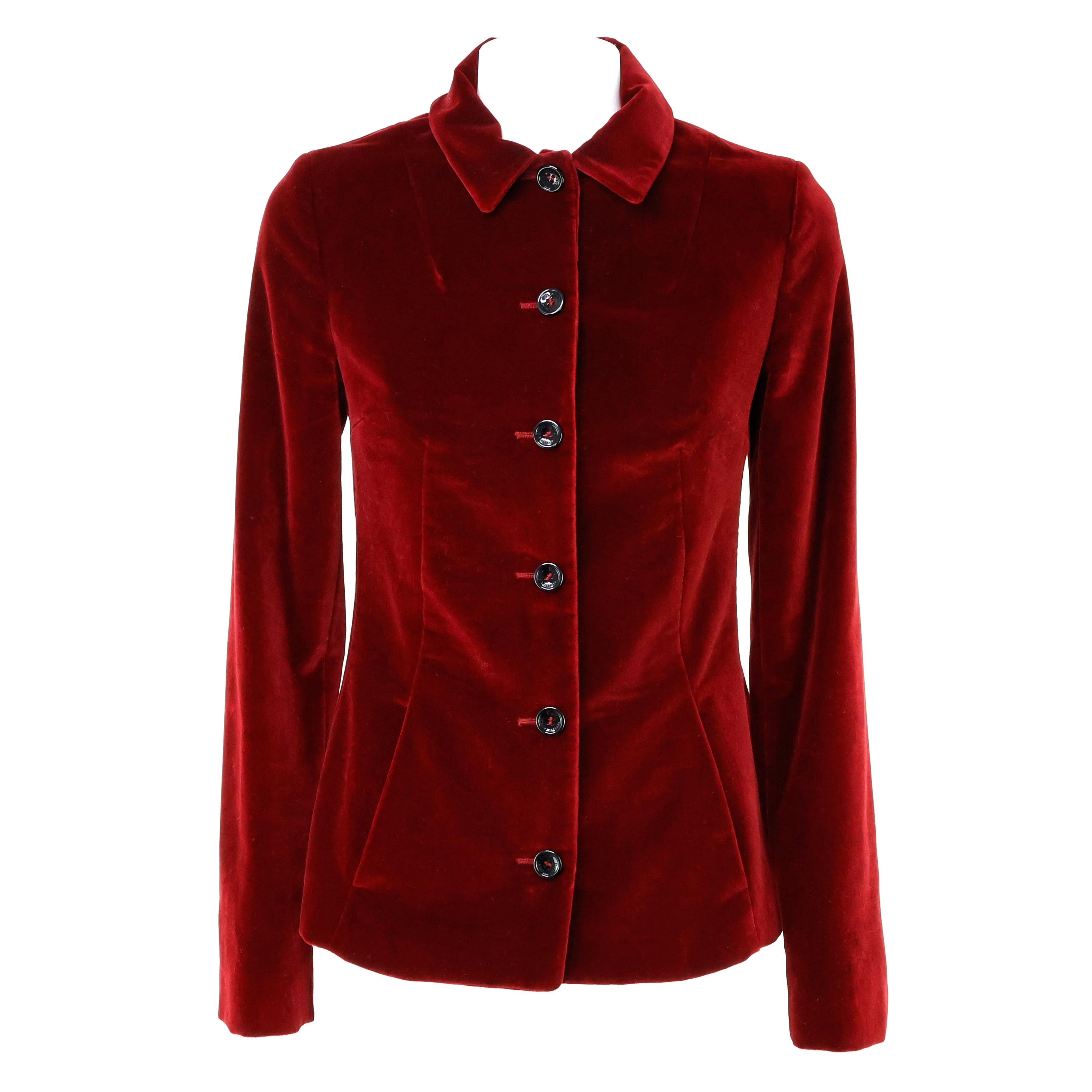 Veste Dolce e Gabbana en velours de couleur rouge / bordeaux. Taille 40 IT.


Condit :
Vraiment bien.