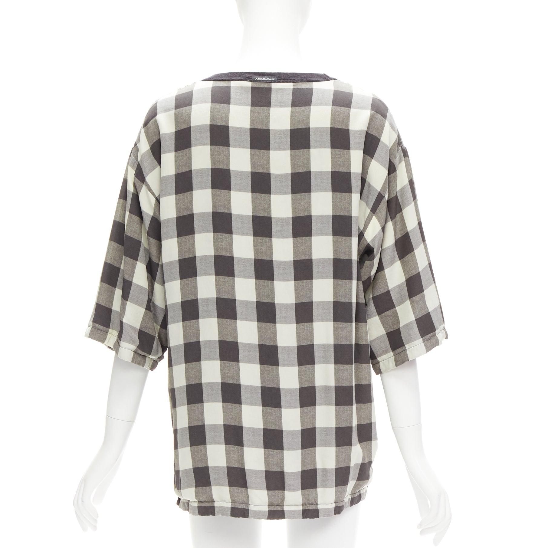 DOLCE GABBANA 100% silk pinup girl print checkered boxy tshirt top IT44 L In Excellent Condition For Sale In Hong Kong, NT
