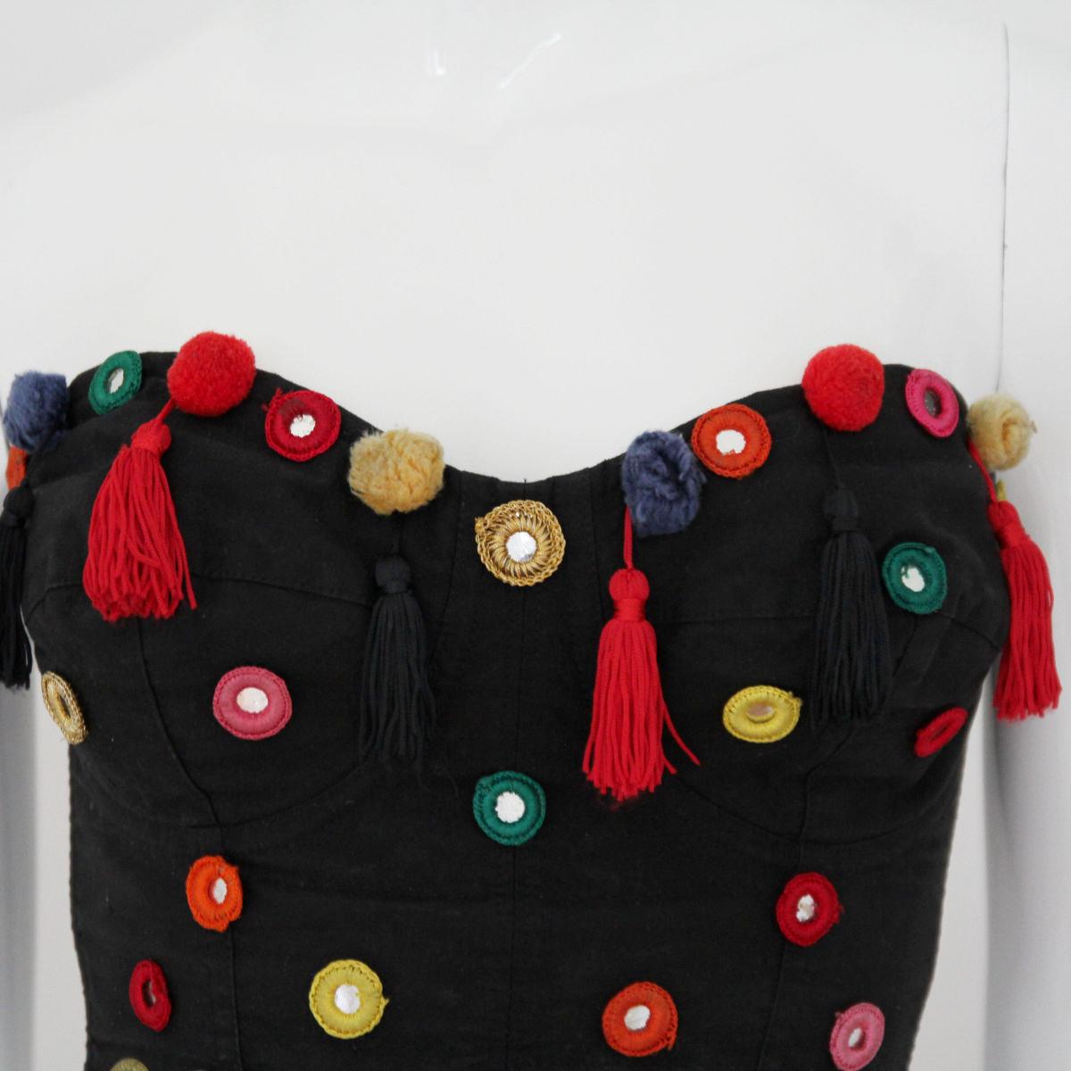 DOLCE & GABBANA

1990s. Extraordinary bustier / corsage by Dolce & Gabbana with small mirrors and tassels.

An absolute collector's item. Buy Now Or Cry Later!

The bustier is in good condition (see photos).
Light wear to the hardware.