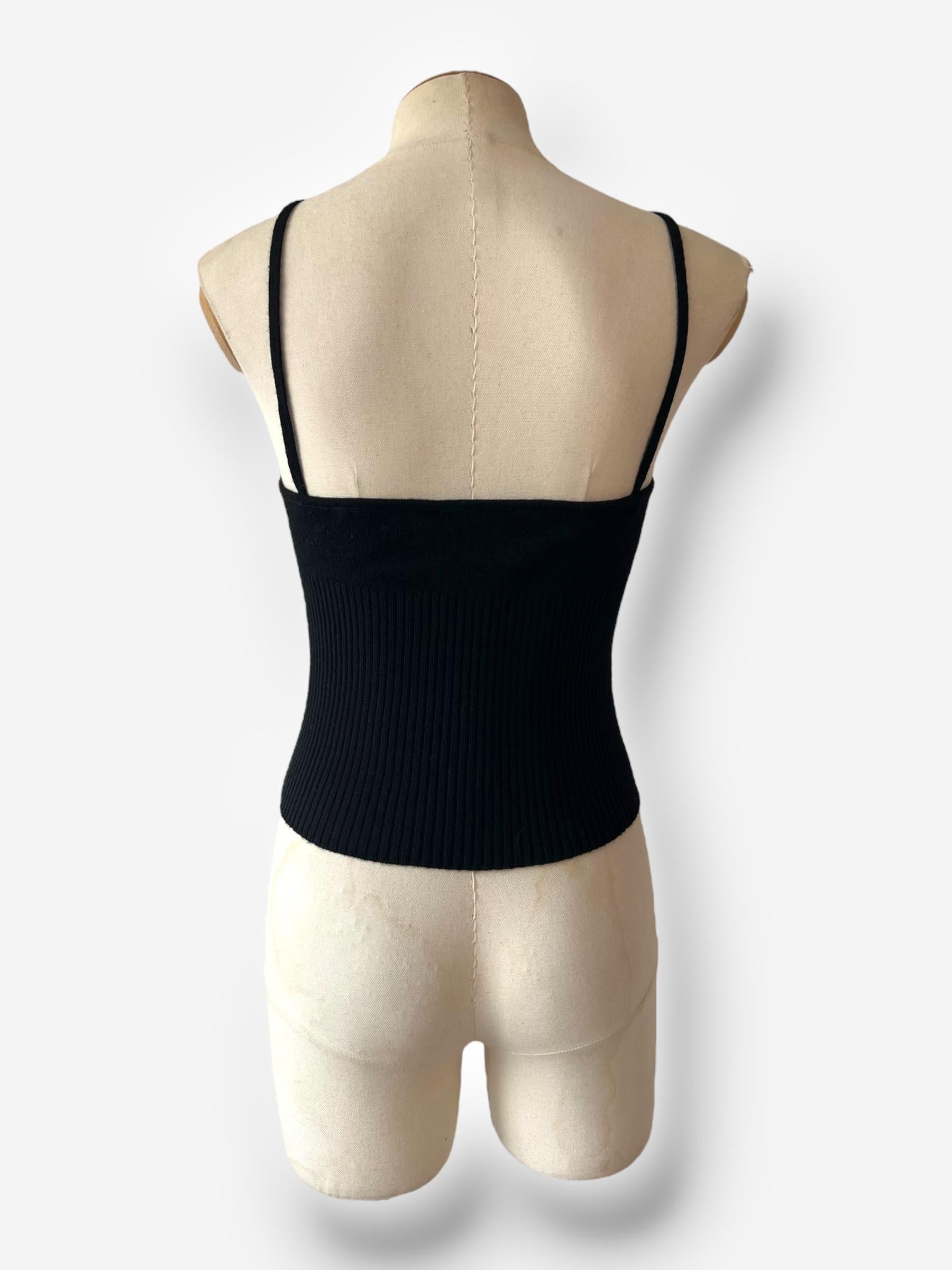 Dolce & Gabbana 1990er Jahre Strickoberteil mit Kreuz-Anhänger (Beige) im Angebot
