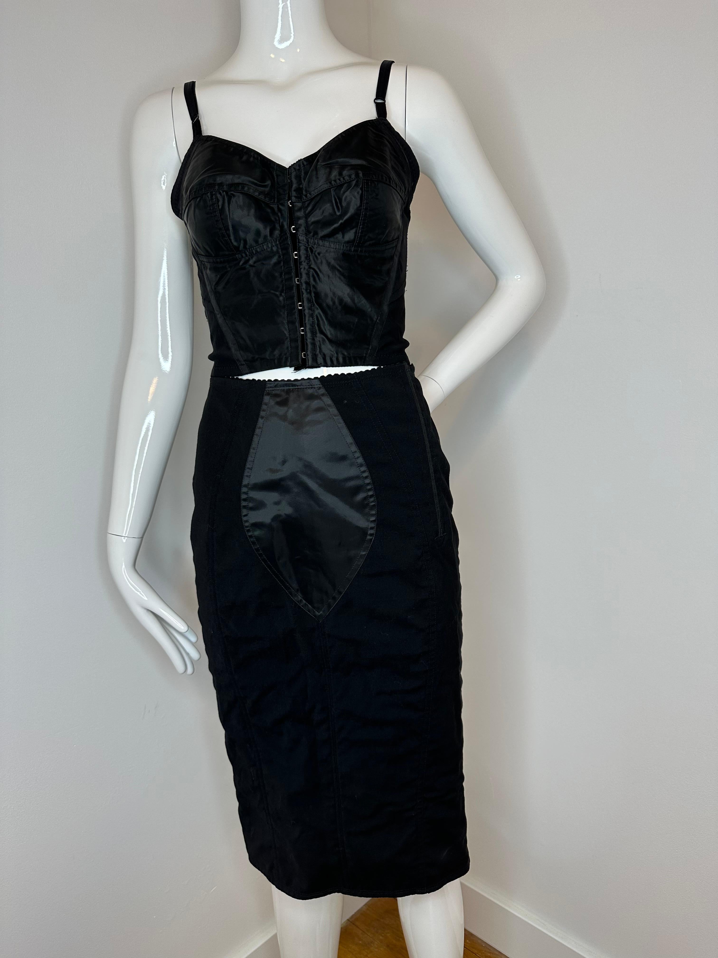 Dolce Gabbana rare 1992 bustier top 
Top size 42


Excellent vintage condition, no rips or stains