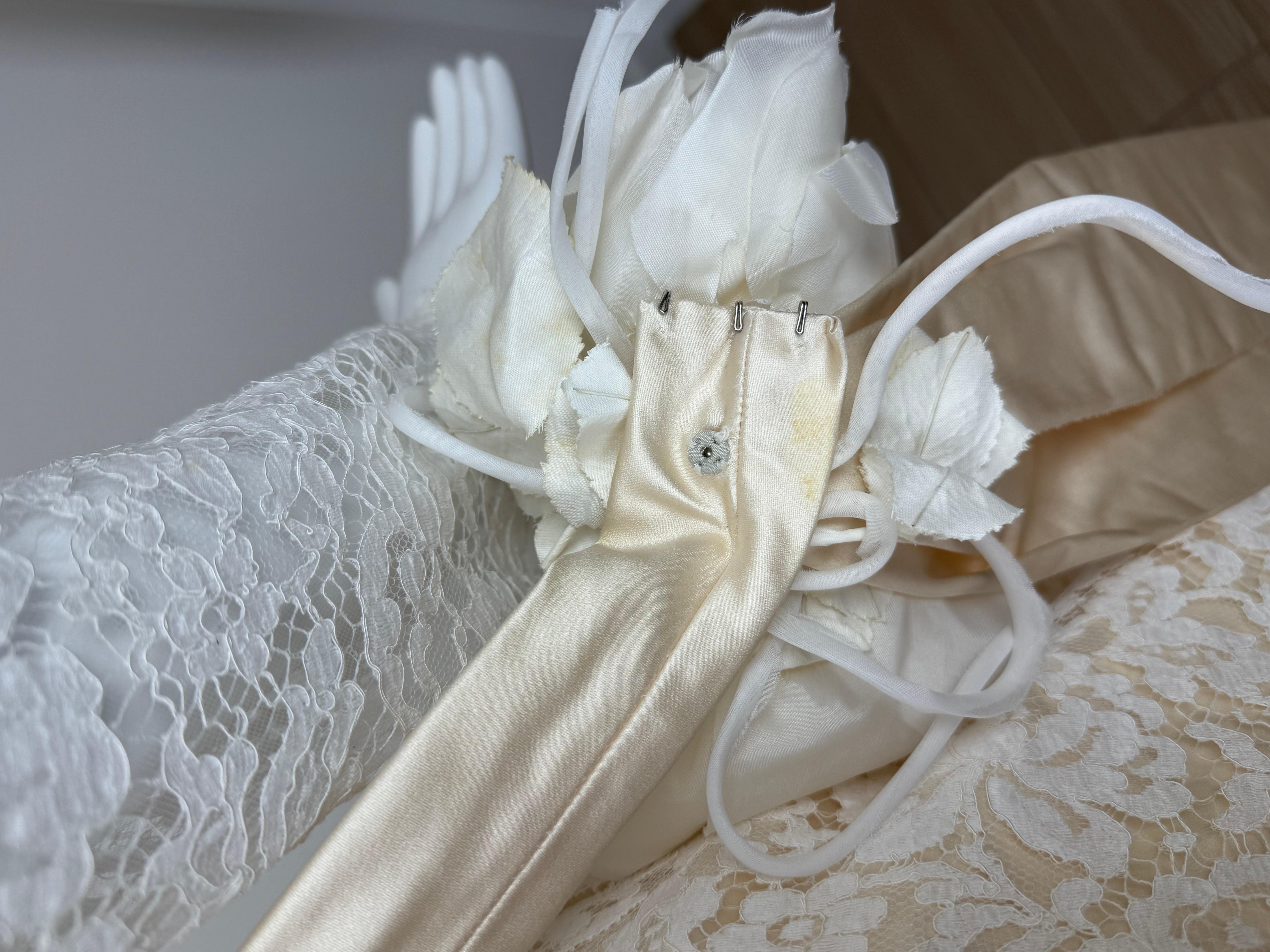 DOLCE & GABBANA 1993 Vintage Lace Wedding Dress Ivory Belt Flower Applique For Sale 13