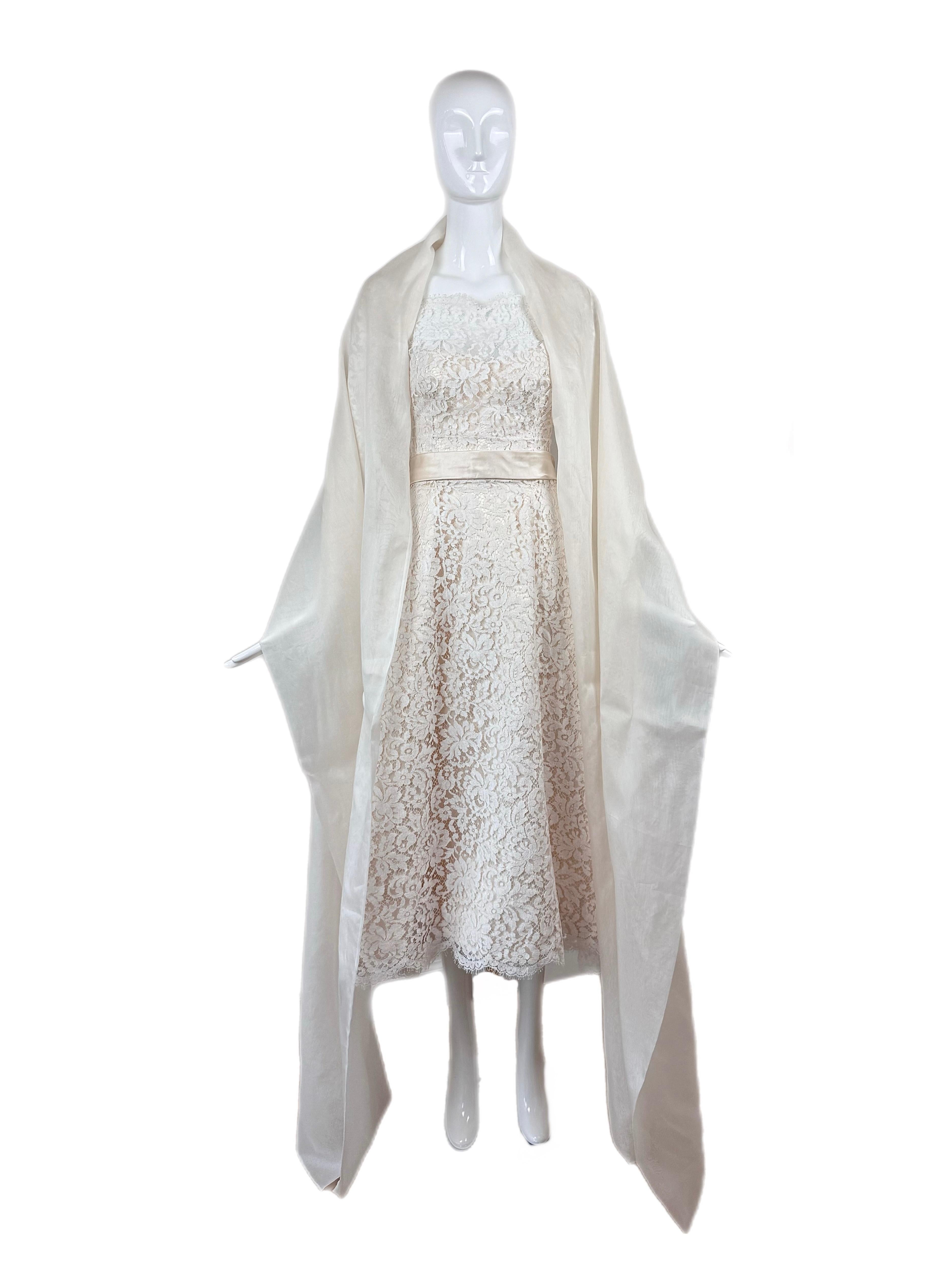 Gray DOLCE & GABBANA 1993 Vintage Lace Wedding Dress Ivory Belt Flower Applique For Sale