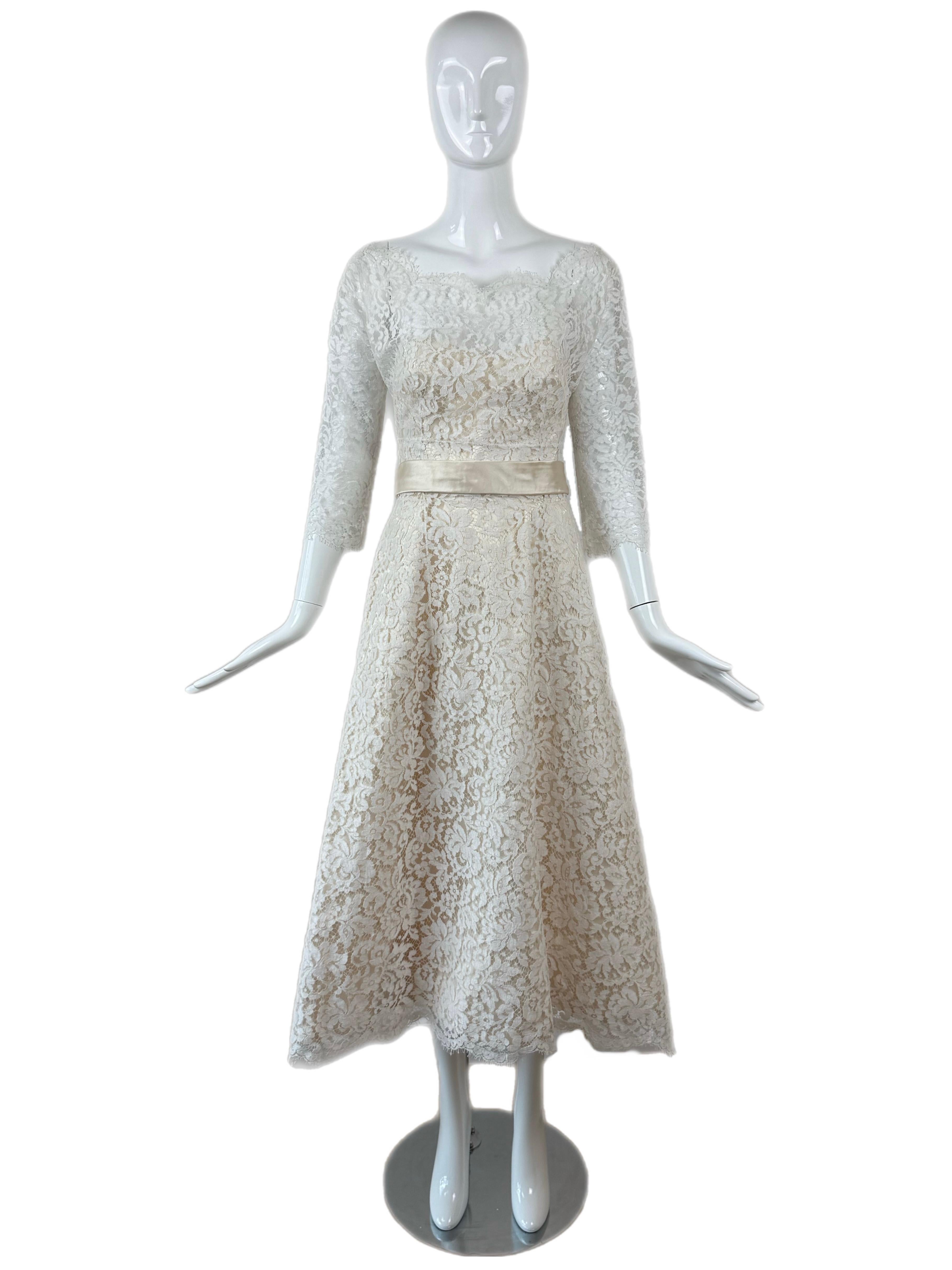 DOLCE & GABBANA 1993 Vintage Lace Wedding Dress Ivory Belt Flower Applique In Good Condition For Sale In Leonardo, NJ
