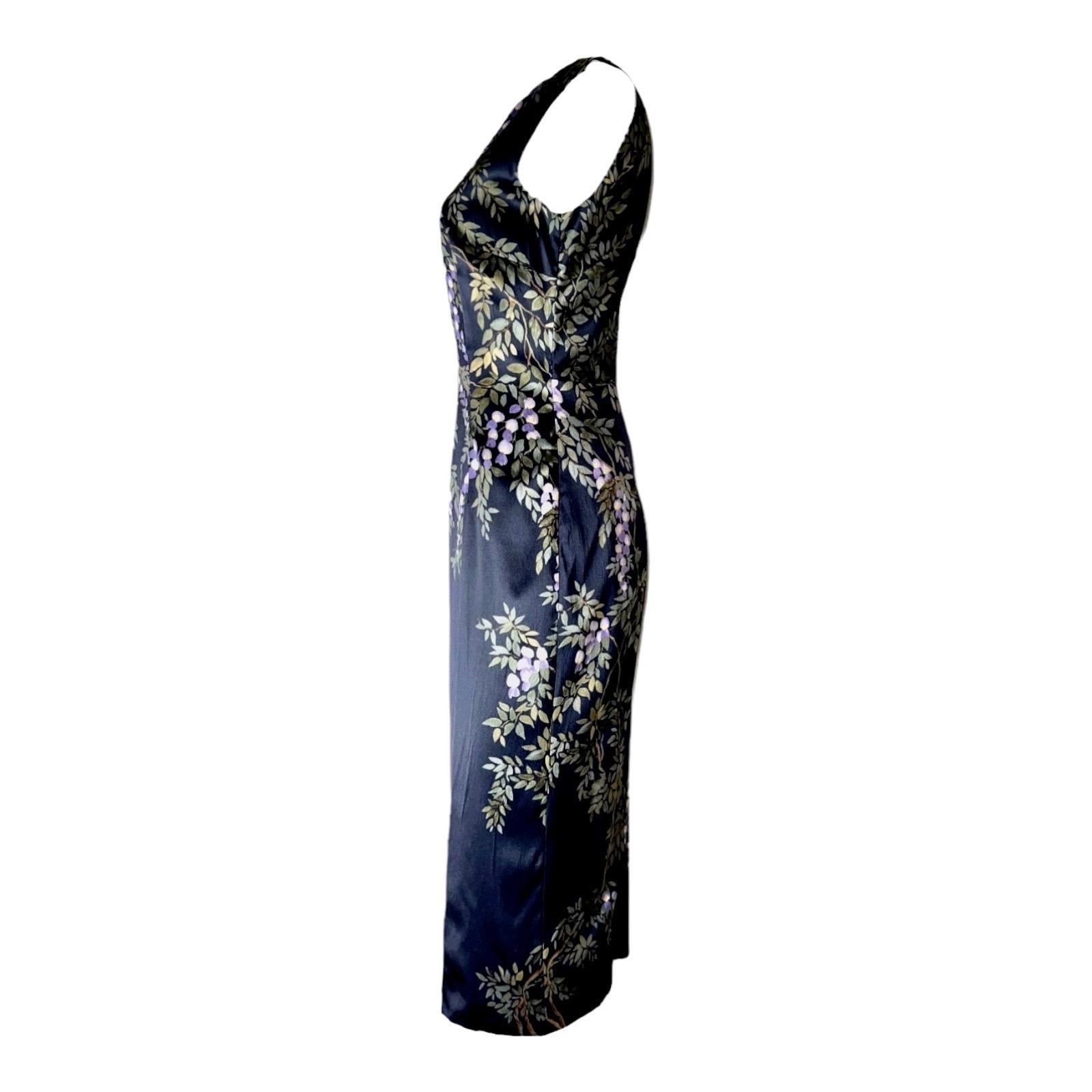 Unique Dolce & Gabbana Evening Dress
    Beautifully hand-painted silk print with floral design
    Zipper in the back
    The dress is a special piece and one of a kind, you will hardly find someone in exactly the same dress
Made in Italy
Dry Clean