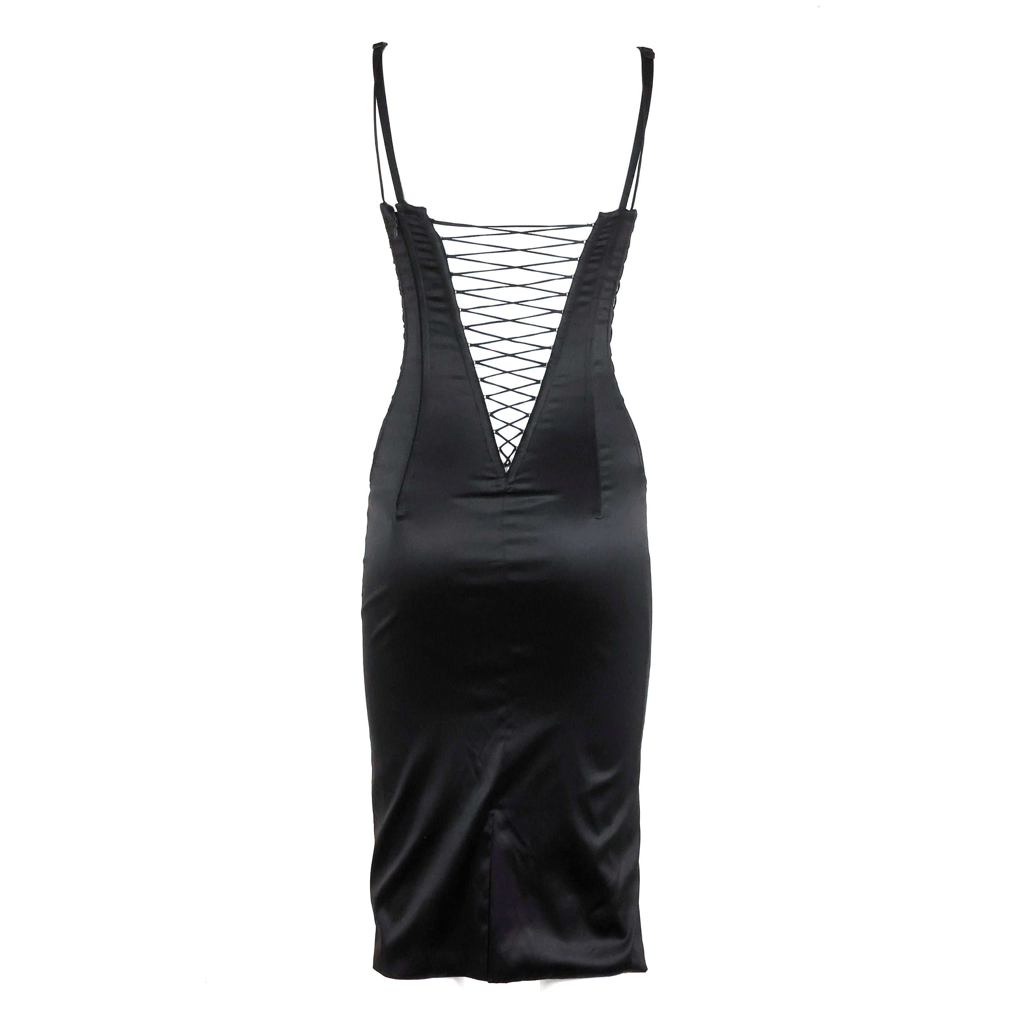 Rare Dolce e Gabbana black lace-up silk corset dress. Size 40 IT

Condition:
Really good.