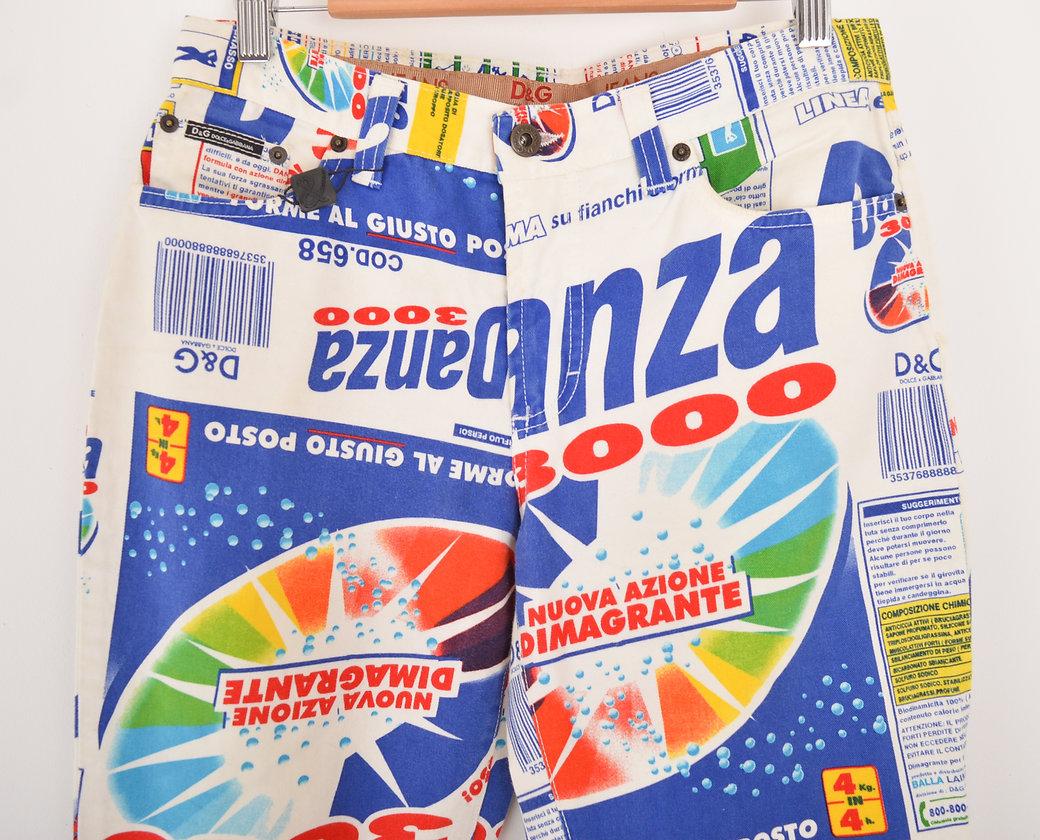 DOLCE & GABBANA 2000's 'DANZA 3000' TROUSERS
2000's
 
Garish 2000's Dolce & Gabbana mid-rise flared pants, with fun 'DANZA 3000' washing powder print.

Features;
Classic x4 pocket design
Vibrant print
Dolce & Gabanna reverse leather patch
