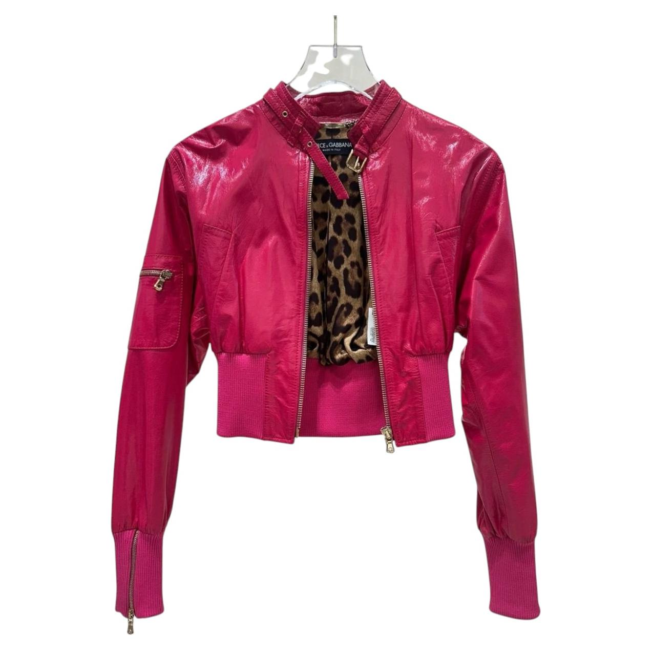 Chaqueta bomber corta de piel de oveja fucsia de Dolce & Gabbana de los años 2000, talla 40 en venta