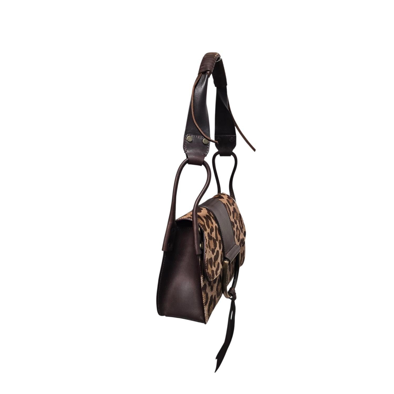 Dolce & Gabbana 2000s Leopard Print Pony Hair Shoulder Bag In condizioni buone in vendita a Scottsdale, AZ