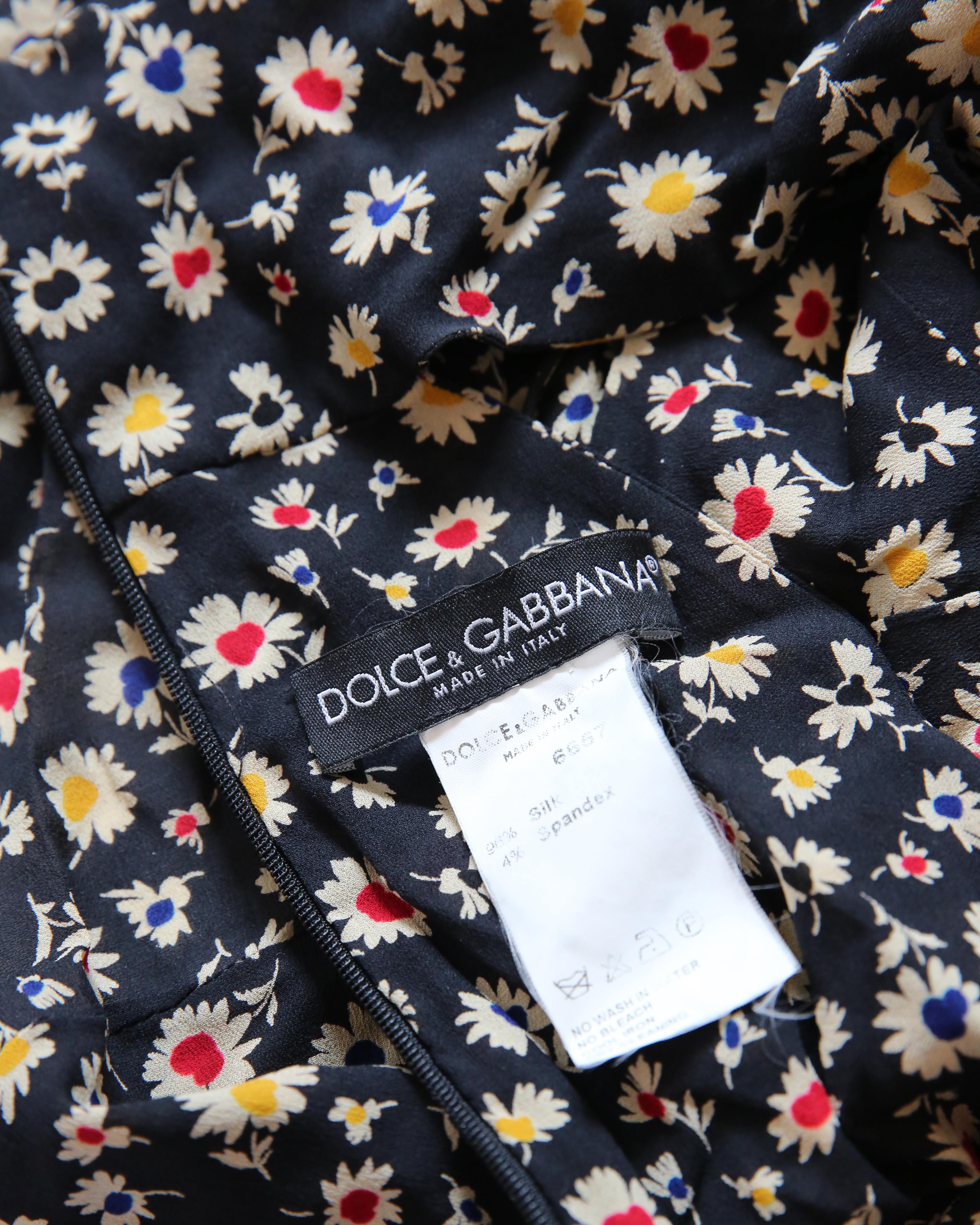 Robe midi col bénitier Dolce & Gabbana 2001 en soie noire à imprimé floral marguerite XS en vente 12
