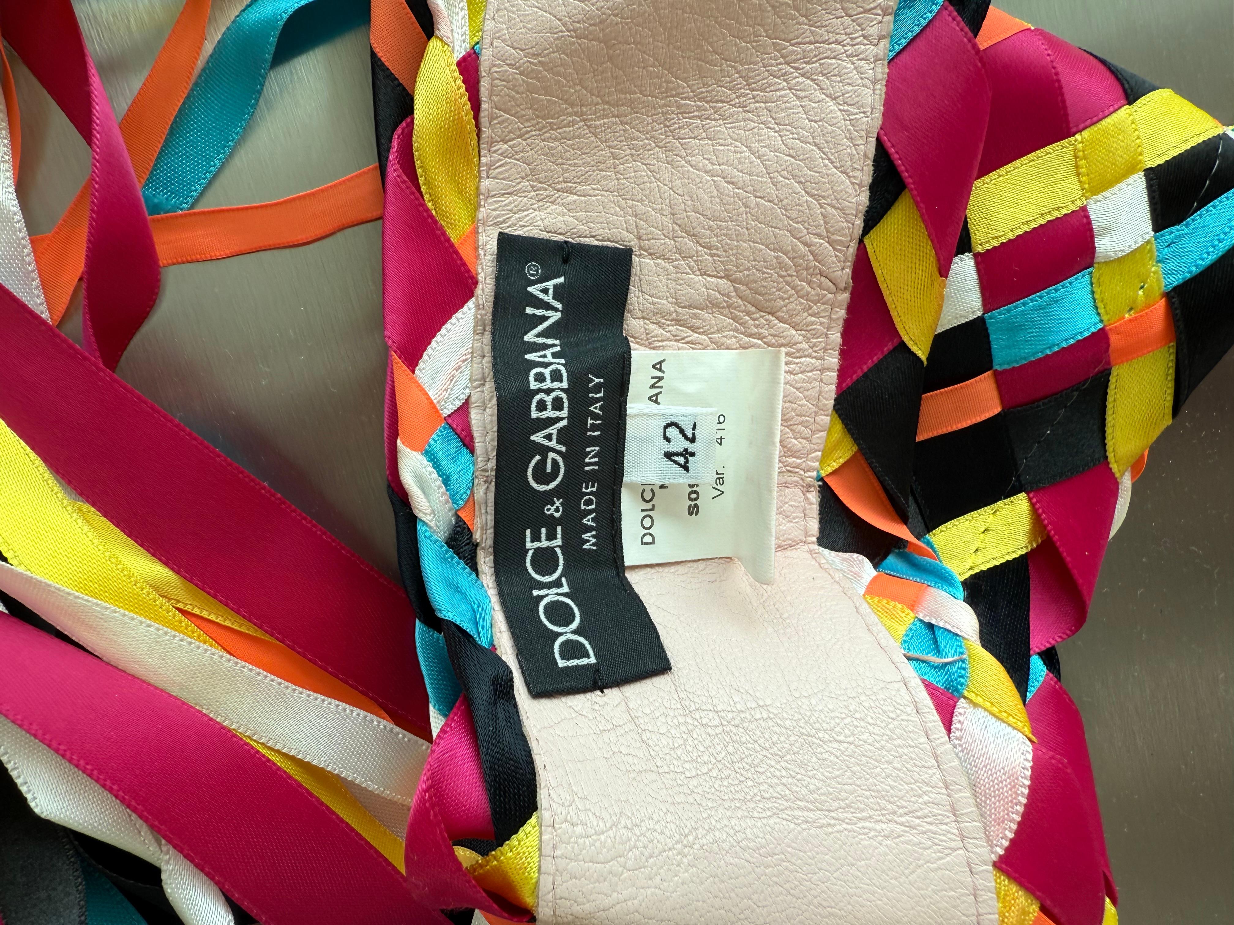 Dolce & Gabbana
SS02
Vintage By
Startbahn
Mehrfarbiger gewebter Stoffgürtel
Hervorragend zu Kleidern zu tragen
Größe IT42
33