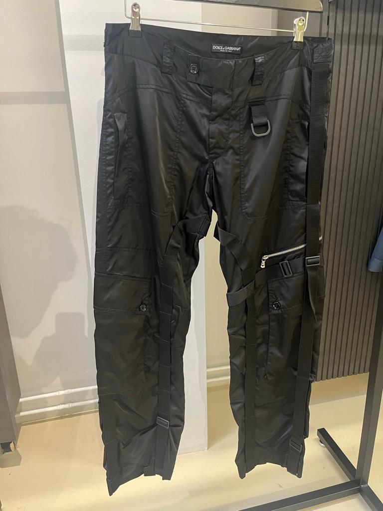 Dolce & Gabbana
2003 Nylon Bondage Cargo Strap Pants
Size US 36, Large

Stunning Dolce & Gabbana bondage cargo strap pants from their famous 2003 collection. In great condition, made in Italy. In a very rare size 36.