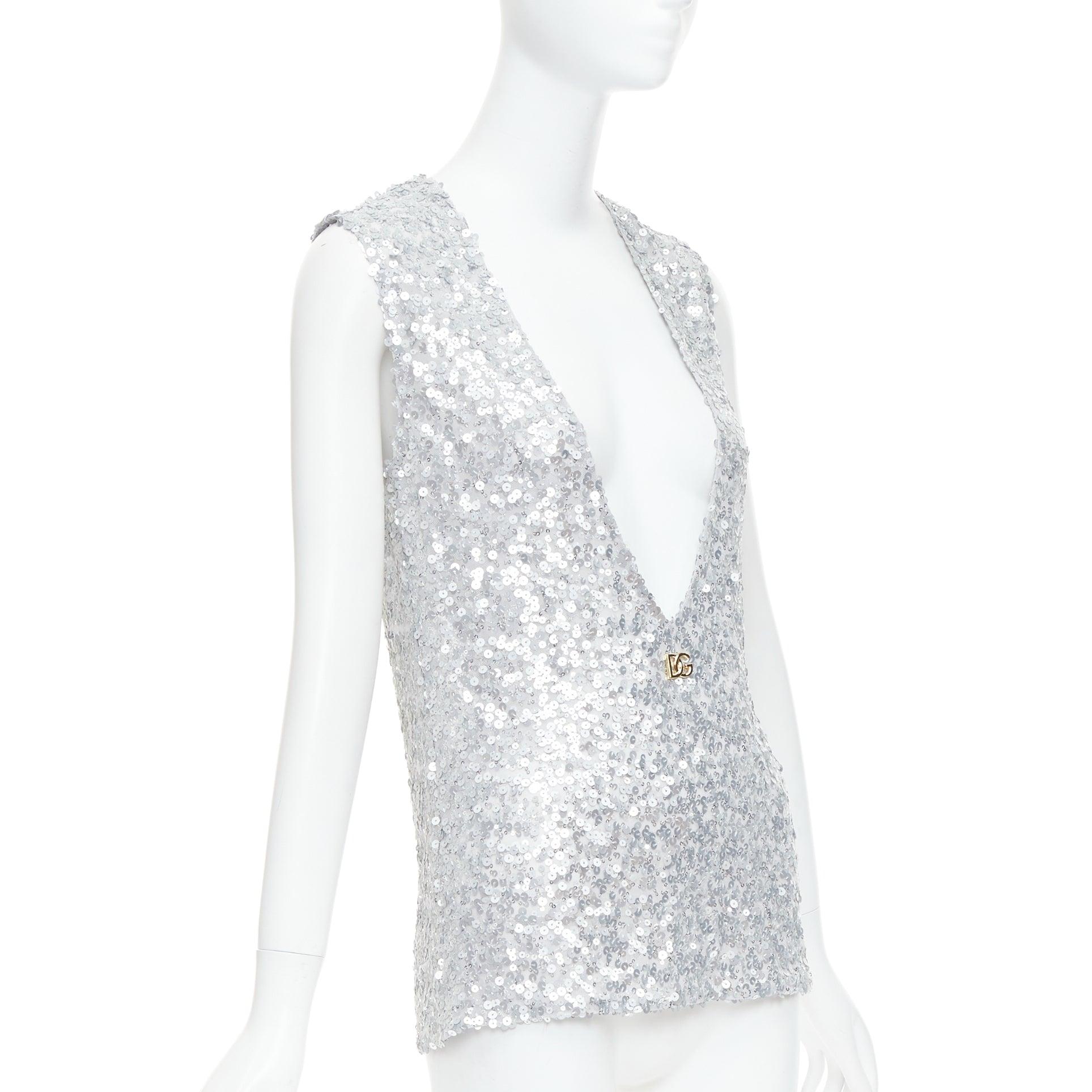 Argent DOLCE GABBANA 2022 Runway paillettes argentées DG charm top à col plongeant IT36 XXS en vente