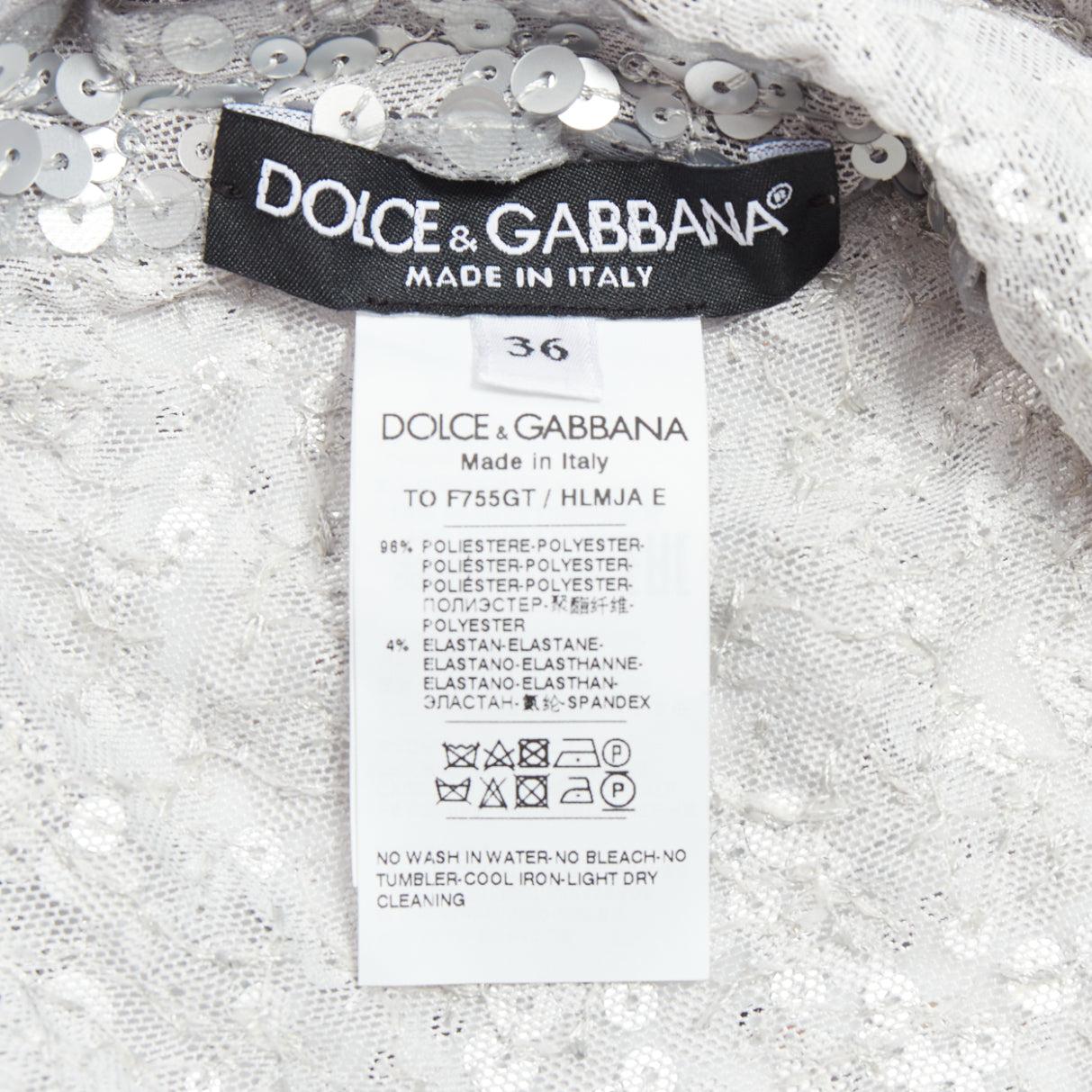 DOLCE GABBANA 2022 Runway paillettes argentées DG charm top à col plongeant IT36 XXS en vente 3