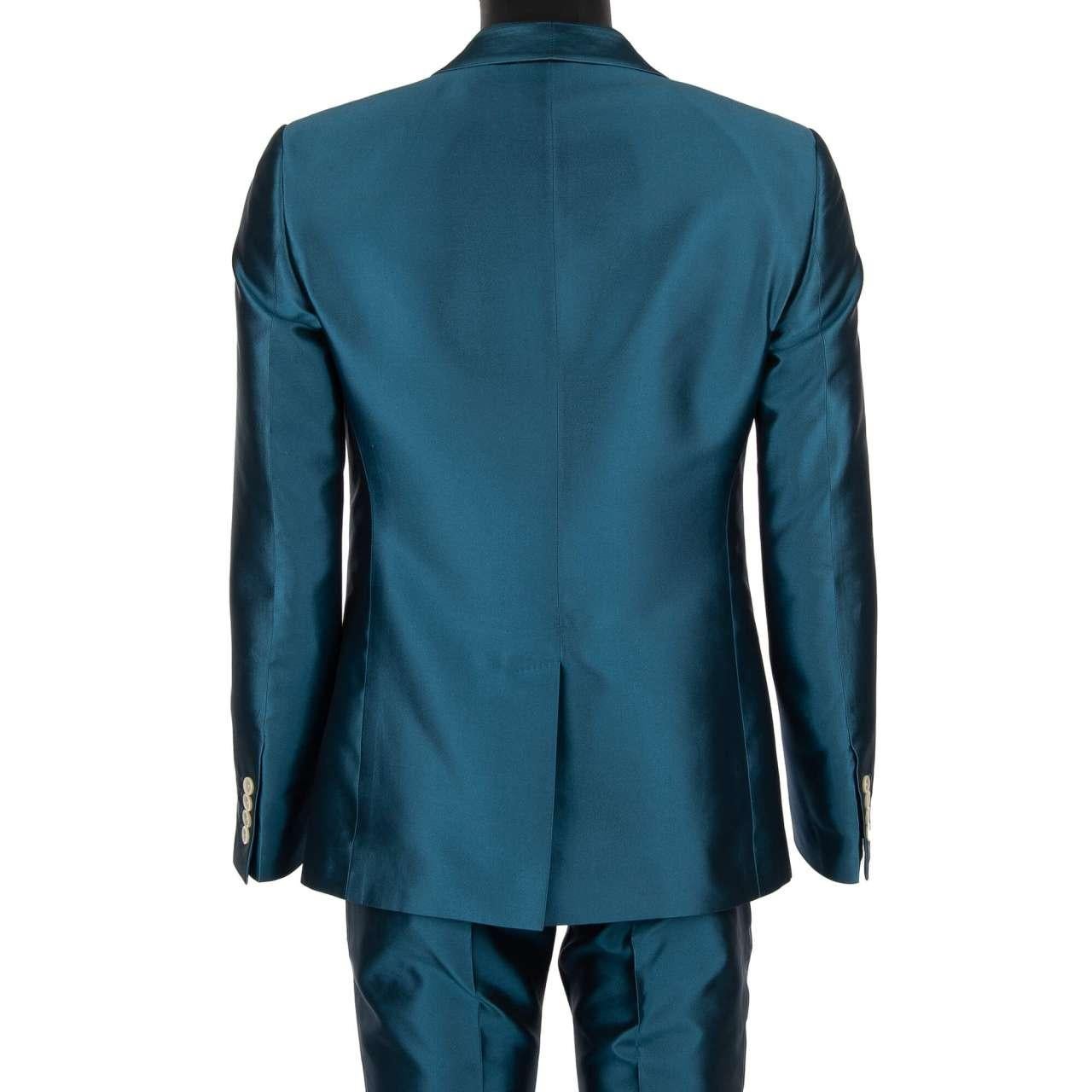 - Silk 3 piece suit, jacket, waistcoat, pants in blue by DOLCE & GABBANA - SICILIA Model - RUNWAY - Dolce & Gabbana Fashion Show - New with tag - Former RRP: EUR 3,350 - MADE in ITALY - Slim Fit - Model: G1XTMT-FU1B8-B1095 - Material: 100% Silk -