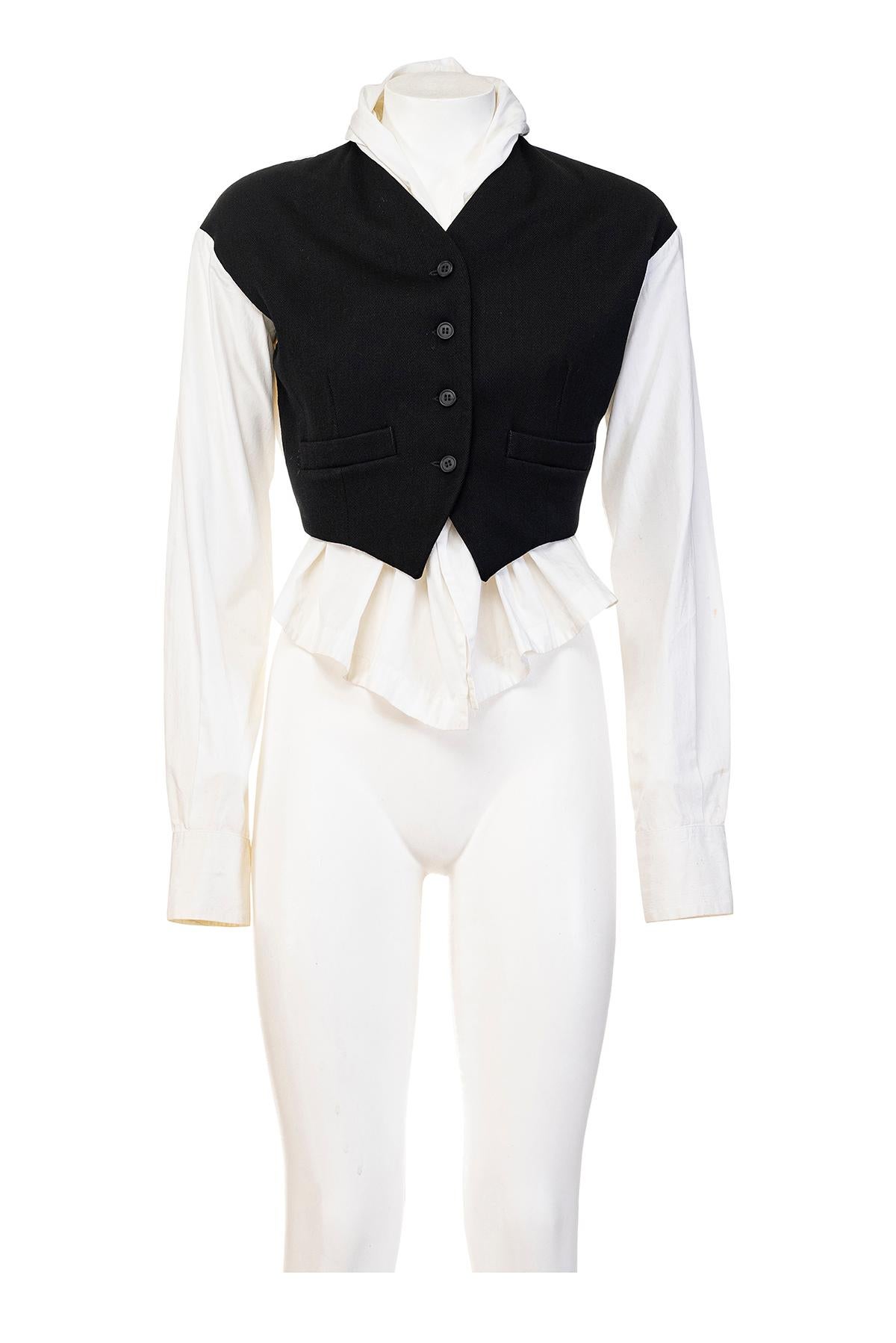 90's iconic shirt with waistcoat attached by Dolce & Gabbana.
Cropped back.
The composition is 94% wool and 6% nylon.