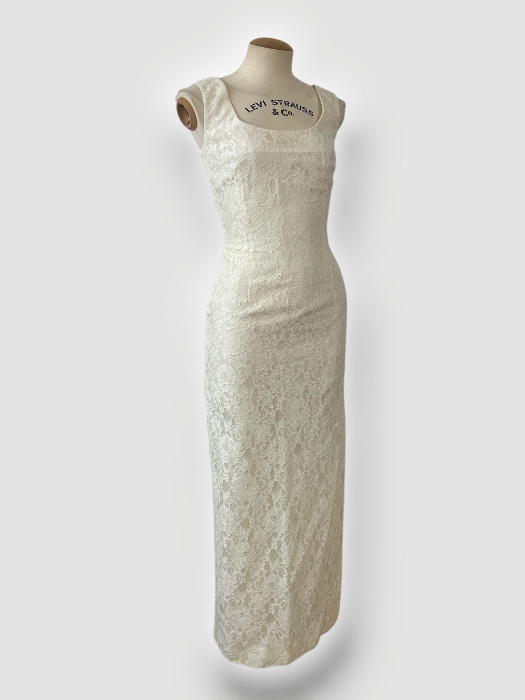 Dolce & Gabbana 90s Lace Ceremony wedding Dress In Excellent Condition For Sale In CAPELLE AAN DEN IJSSEL, ZH