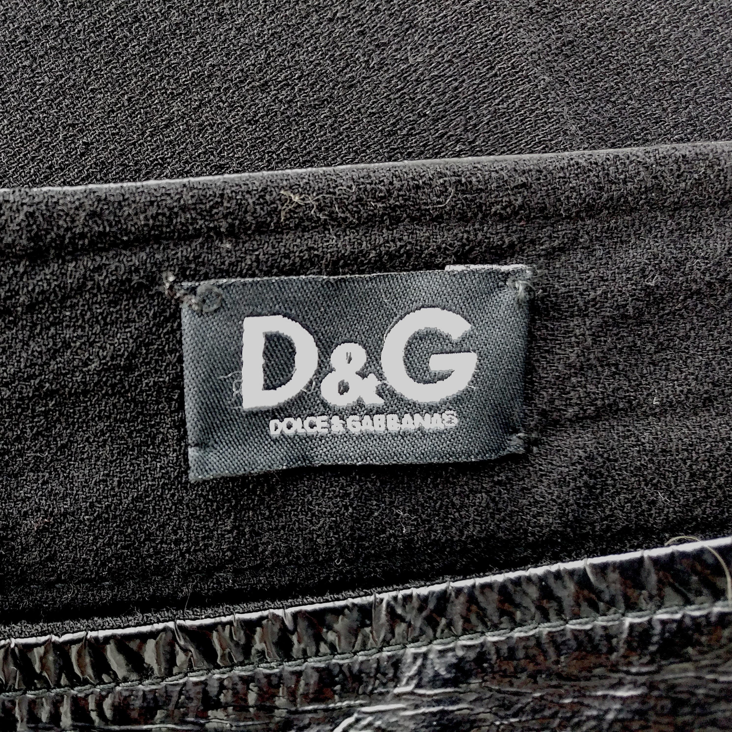Dolce & Gabbana - Jupe en laine noire vintage avec ceinture en latex, années 90  Taille 6US 38EU État moyen - En vente à Cuggiono, MI