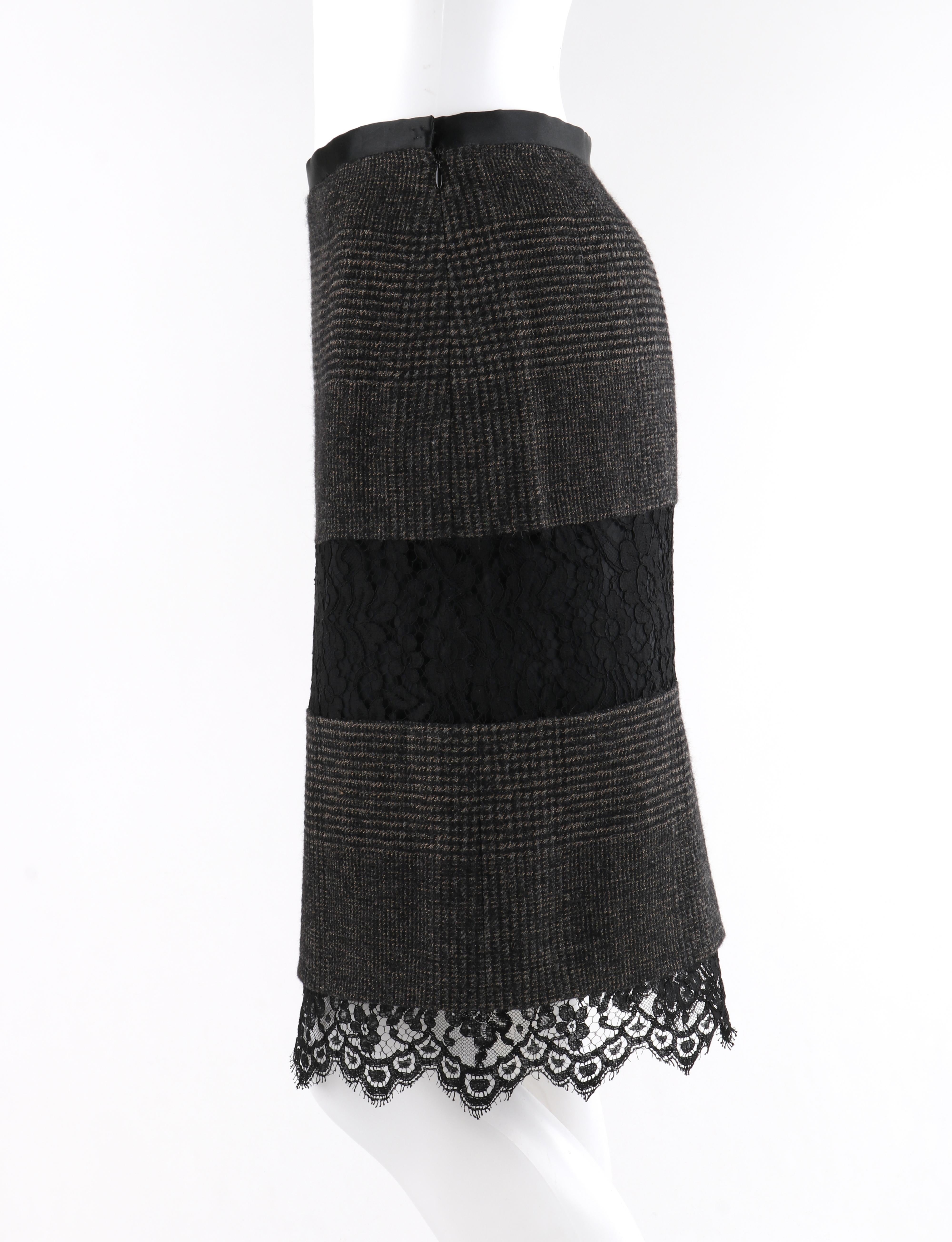 DOLCE & GABBANA A/H 2010 - Jupe fourreau en tweed à carreaux noirs et gris avec bordure en dentelle Pour femmes en vente