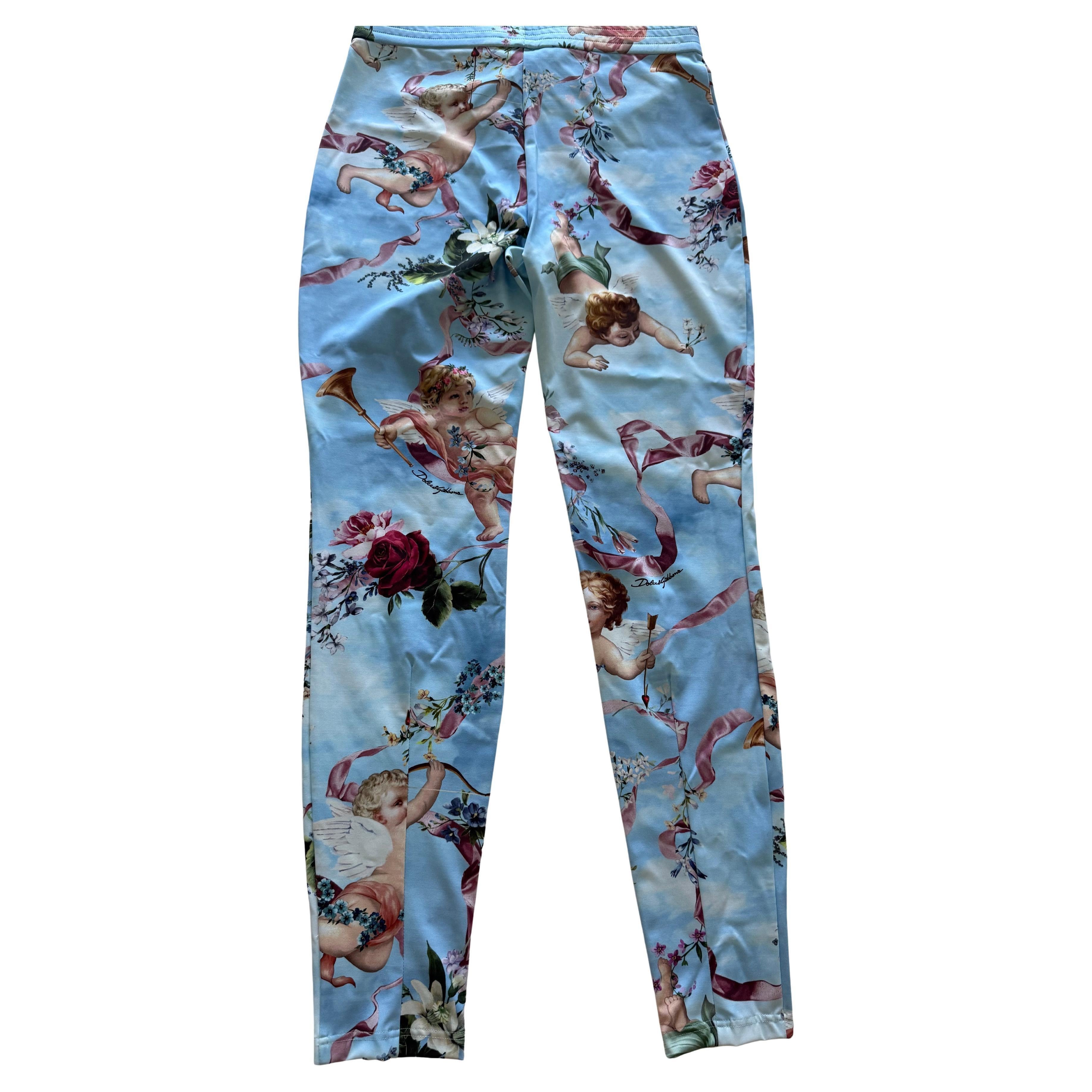 Dolce & Gabbana - Leggings imprimé ange et chérubin 
Neuf, jamais utilisé, sans étiquette
Taille 44IT
Le tissu est extensible
Fabriqué en Italie
VENTE FINALE 