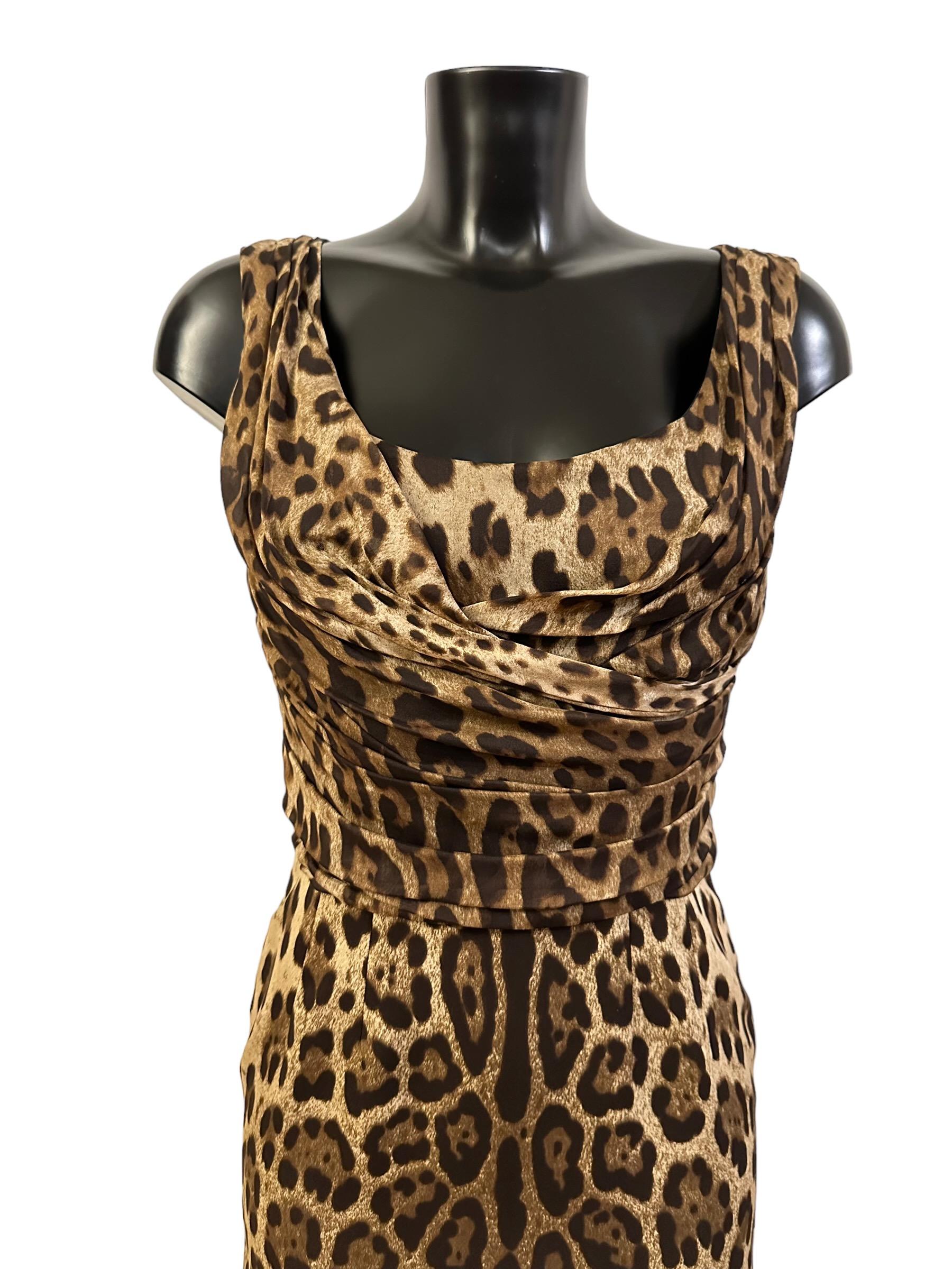 This pre-owned dress from the house of Dolce & Gabbana is crafted in a beautiful iconic animal print silk. It features a drappé in the front down the waistline and is sleeveless.

Fabric: 95% silk - 5% Elastane
Lining: 96% silk - 4% Elastane
Color: