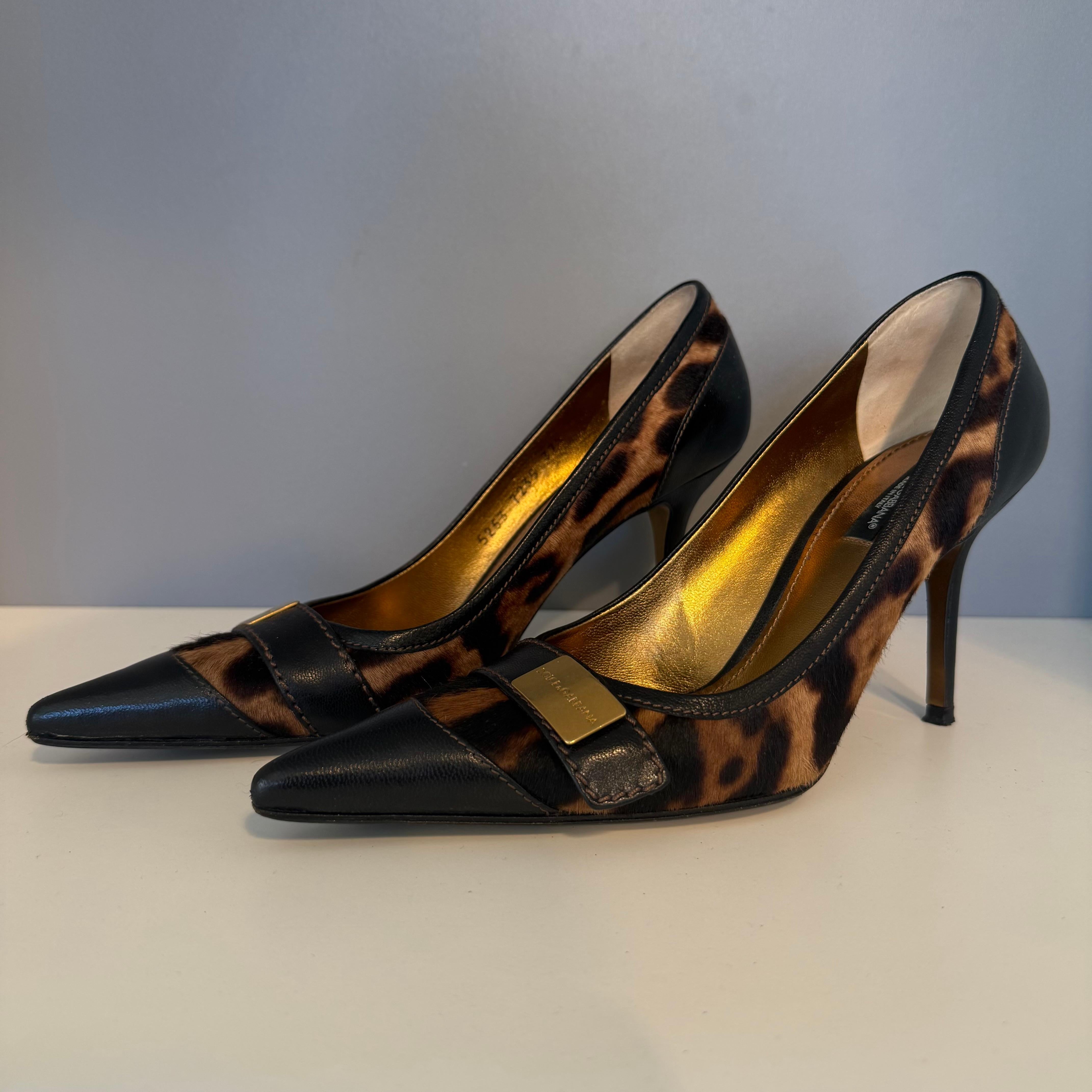 Bombas Dolce & Gabbana
Ternero Cavallino
Patrón animalier
Piel
Color negro
Altura del tacón cm 9
Con caja
¡Envío prioritario a todo el mundo incluido en el precio !