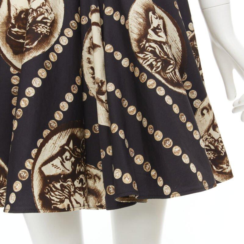 DOLCE GABBANA Jupe évasée en coton noir avec médaillon romain antique IT36 XS en vente 3