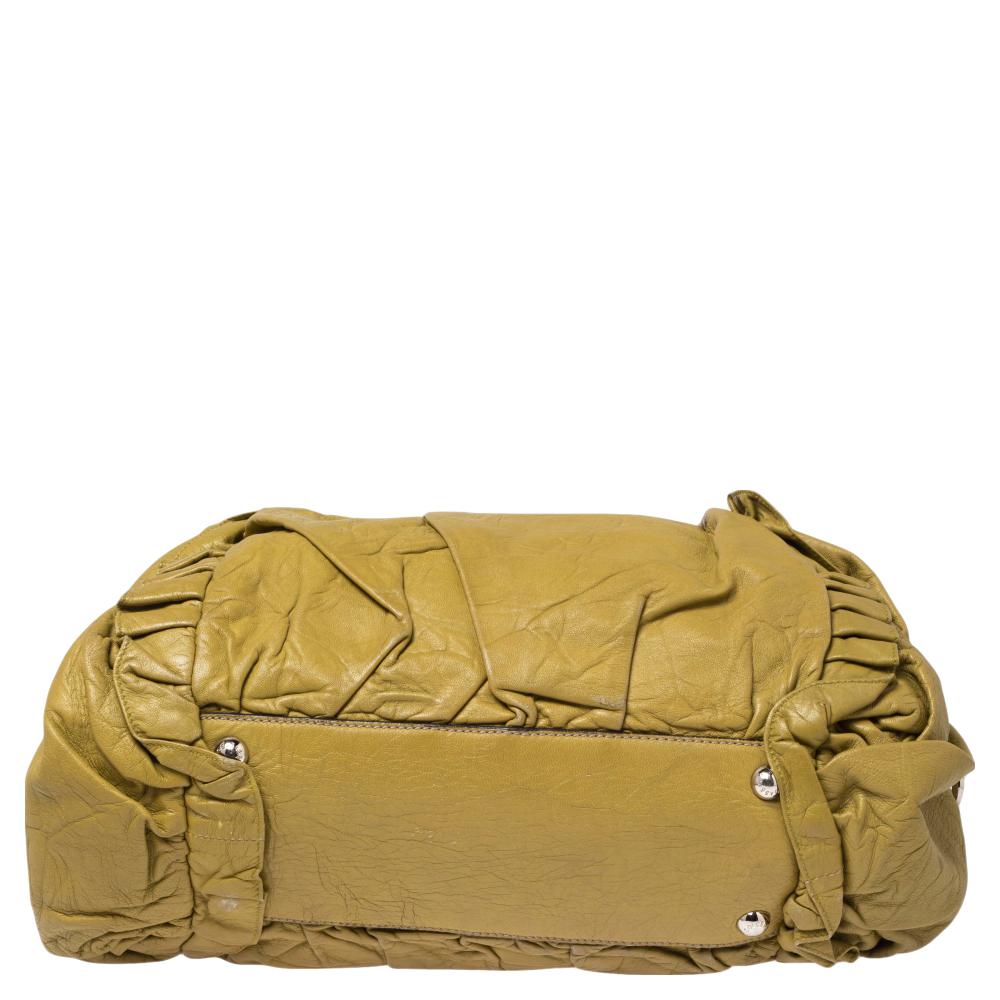 This highly functional and stylish Miss Rouche bag from Dolce & Gabbana is one to take with you when you need to carry your entire world with you. Crafted in green leather with ruffle details, this bag features silver-tone hardware. It comes with a