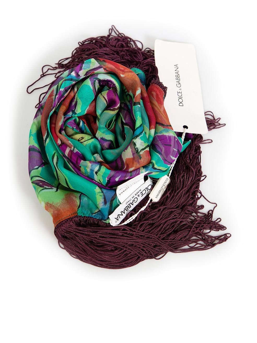 CONDITION is Never worn, with tags. Due to poor storage, there are two broken loop tassels on this new Dolce & Gabbana designer resale item.
 
 Details
 
 
 Multicolour- green tone
 
 Silk
 
 Scarf
 
 Apple print
 
 Fringed edge
 
 
 
 
 
 Made in