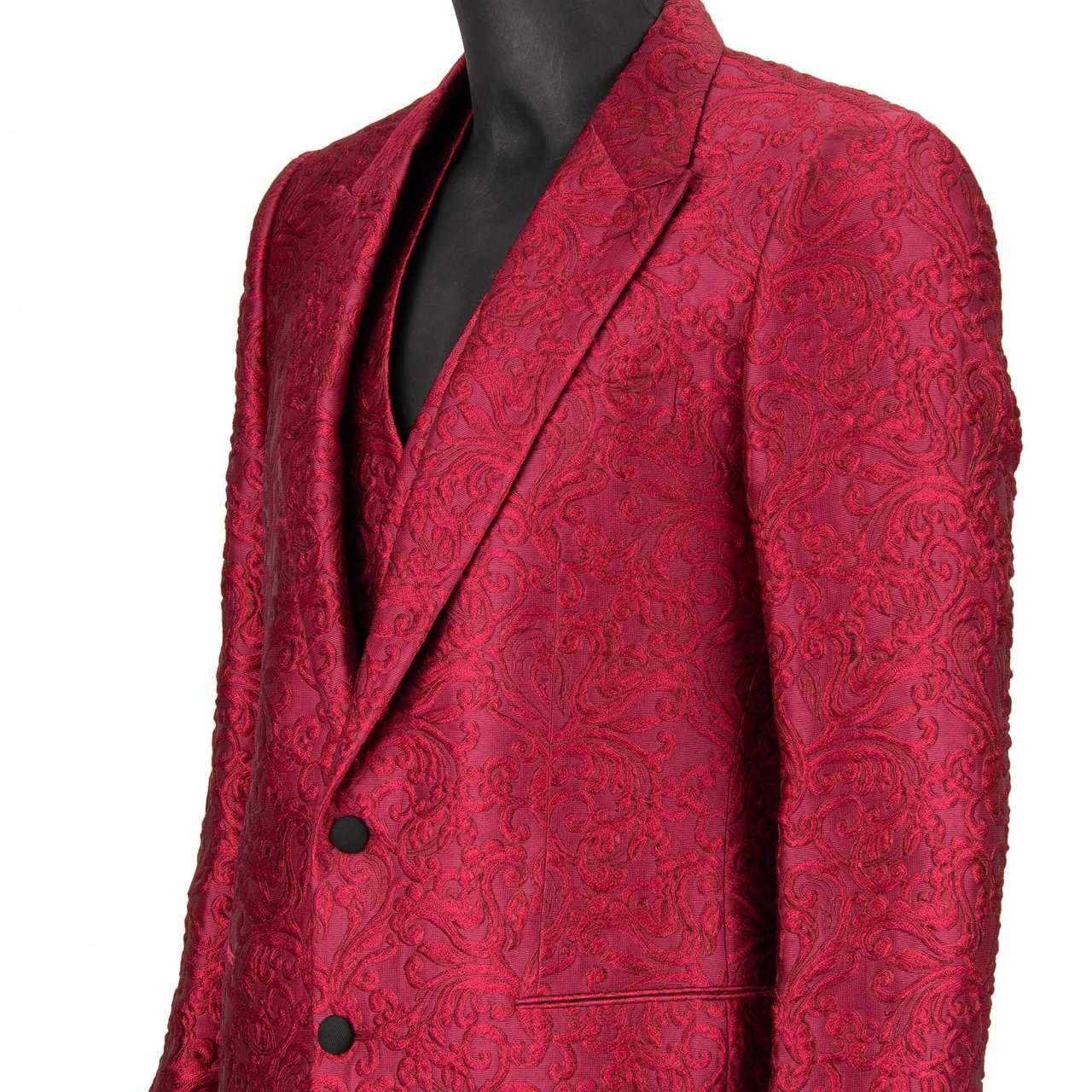 - Baroque jacquard 3 piece suit, jacket, waistcoat, pants with peak lapel in pink by DOLCE & GABBANA - SICILIA Model - RUNWAY - Dolce & Gabbana Fashion Show - New with tag - Former RRP: EUR 3,450 - MADE in ITALY - Slim Fit - Model: