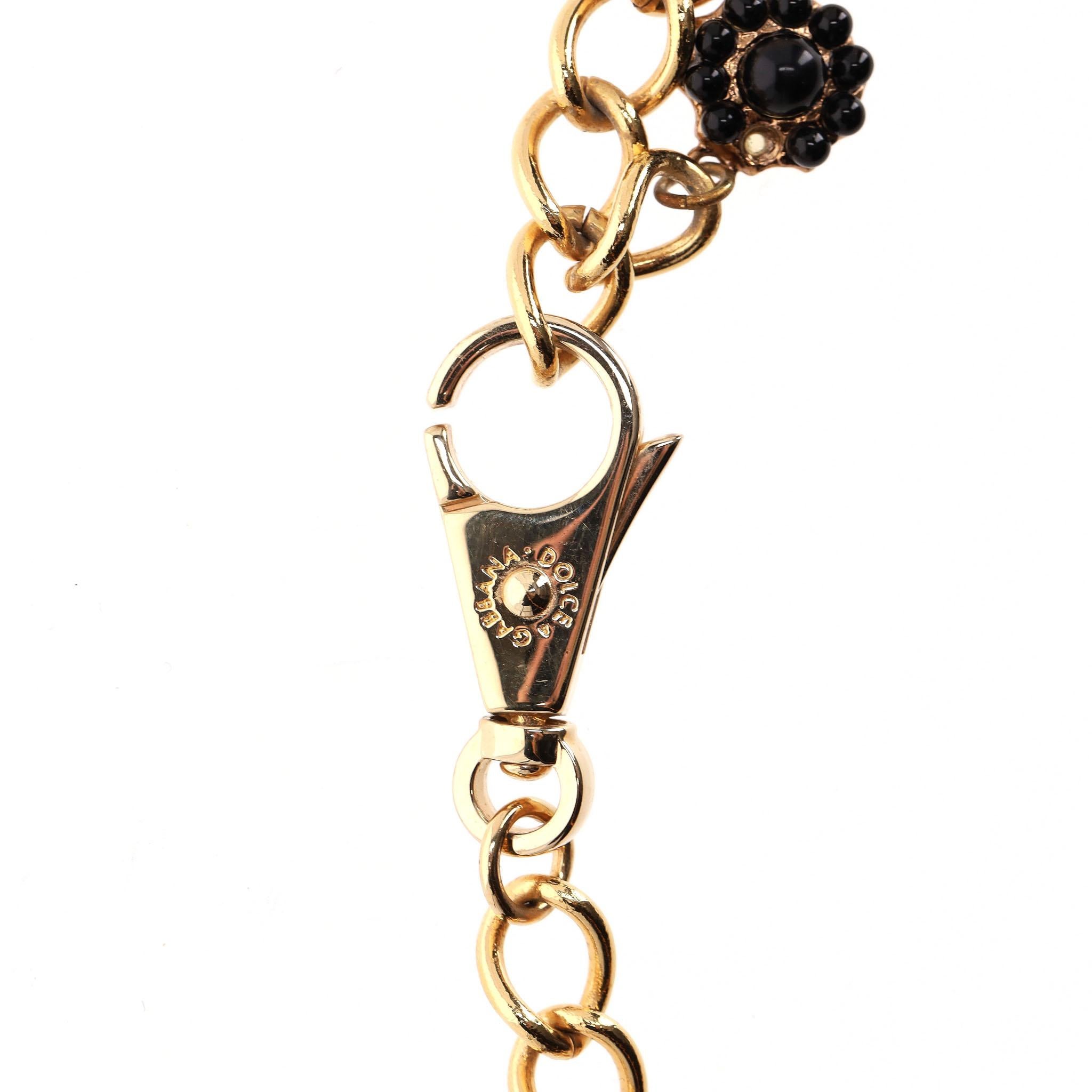 Dolce & Gabbana - Collier de chaîne baroque à multiples ornements en dentelle, fleurs et pièces de monnaie en vente 4