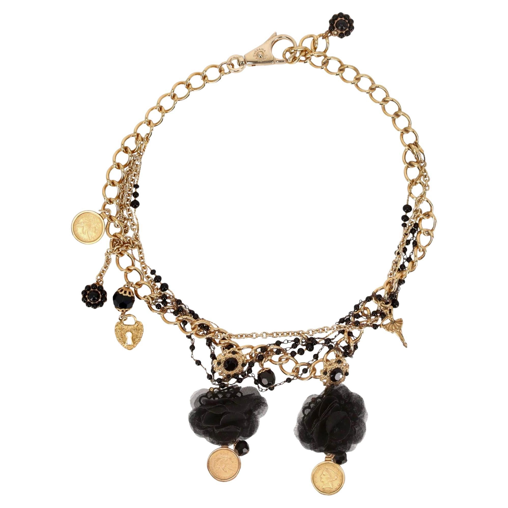 Dolce & Gabbana - Collier de chaîne baroque à multiples ornements en dentelle, fleurs et pièces de monnaie en vente