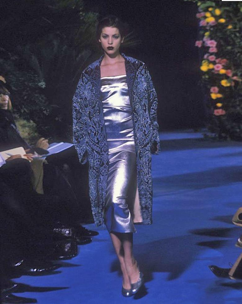 Dolce & Gabbana beaded mauve velvet brocade evening coat, fw 1998 For Sale 1