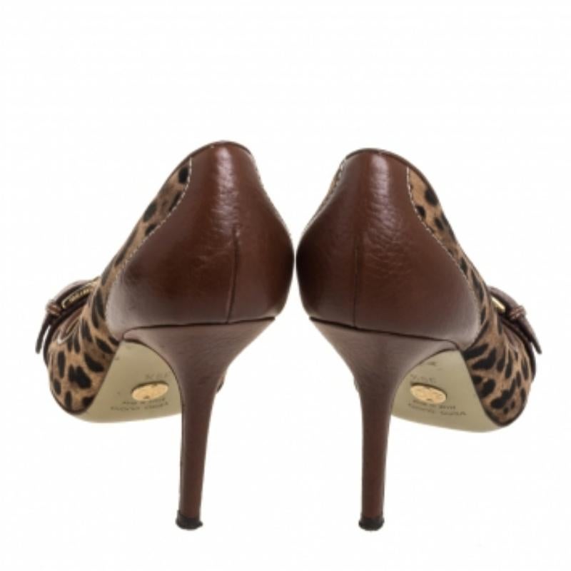 Dolce & Gabbana Beige Animal Print Canvas And Leather Pumps Size 39.5 For Sale 1
