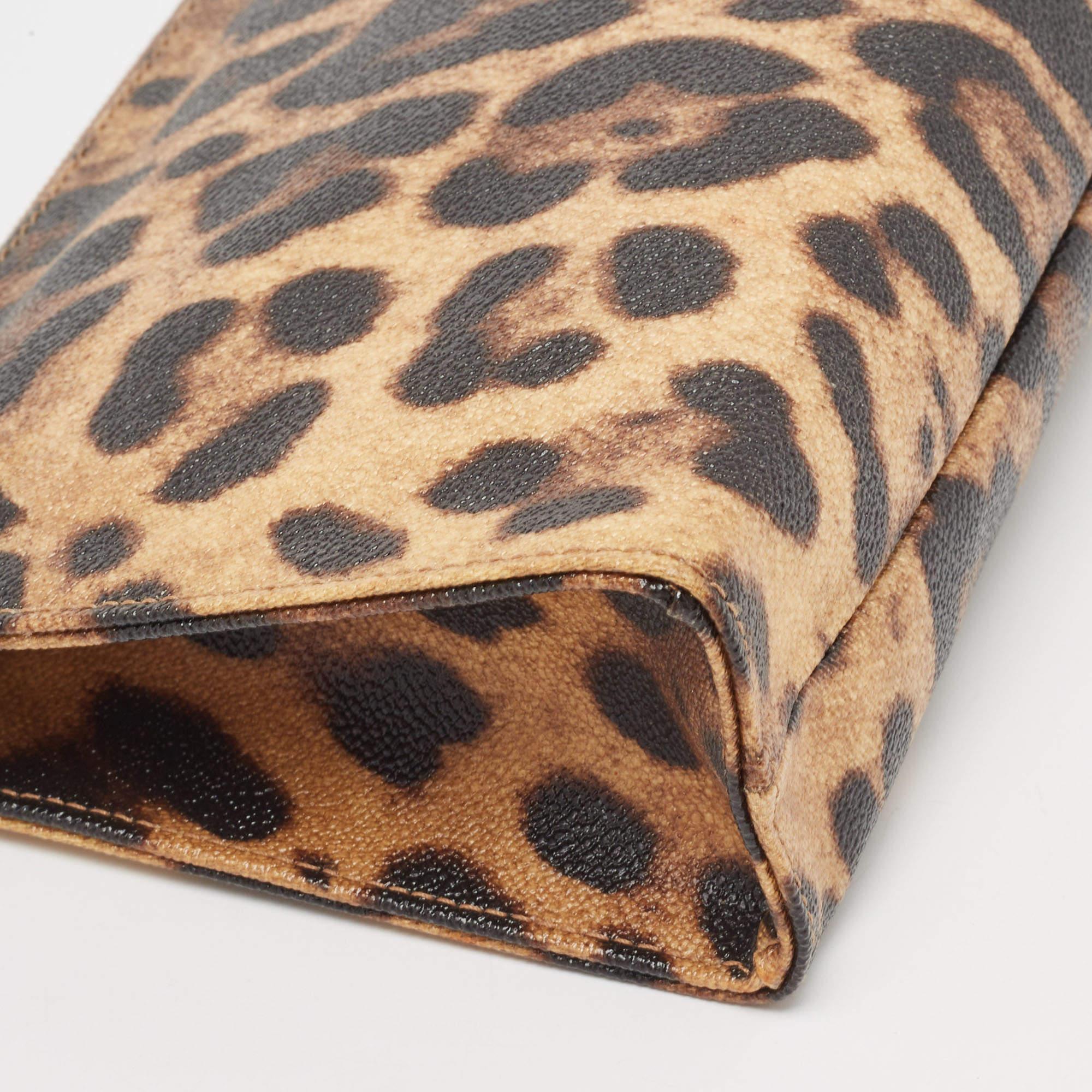 Dolce & Gabbana Beige/Schwarz Leopard Print beschichtetes Segeltuch DG Waschtischgehäuse im Angebot 3