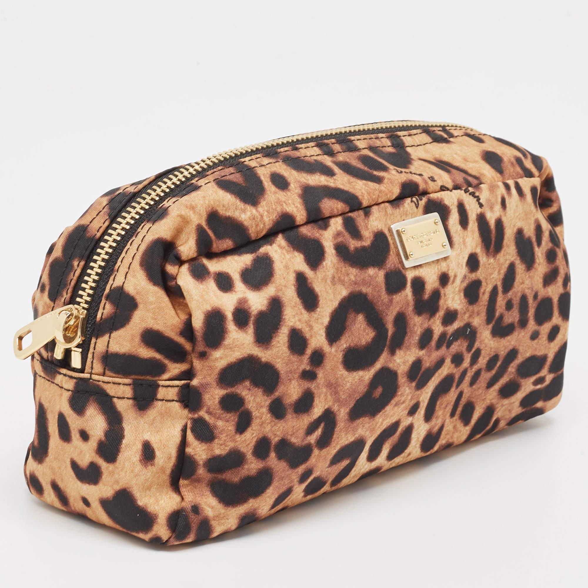 Crafted from leopard print fabric, the Dolce & Gabbana cosmetic pouch is designed to be a handy, durable accessory. The pouch has a zip-enclosed compartment and a brand accent on the front. It will easily fit into your luggage bags and travel