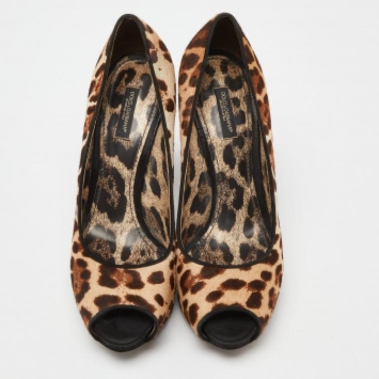 Bombas Dolce & Gabbana beige/marrón con estampado de leopardo en piel de becerro tamaño 39 en Bueno estado para la venta en Dubai, Al Qouz 2