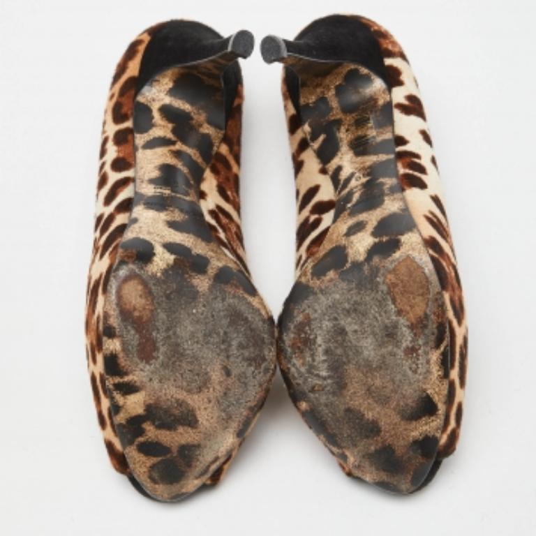 Bombas Dolce & Gabbana beige/marrón con estampado de leopardo en piel de becerro tamaño 39 en venta 3