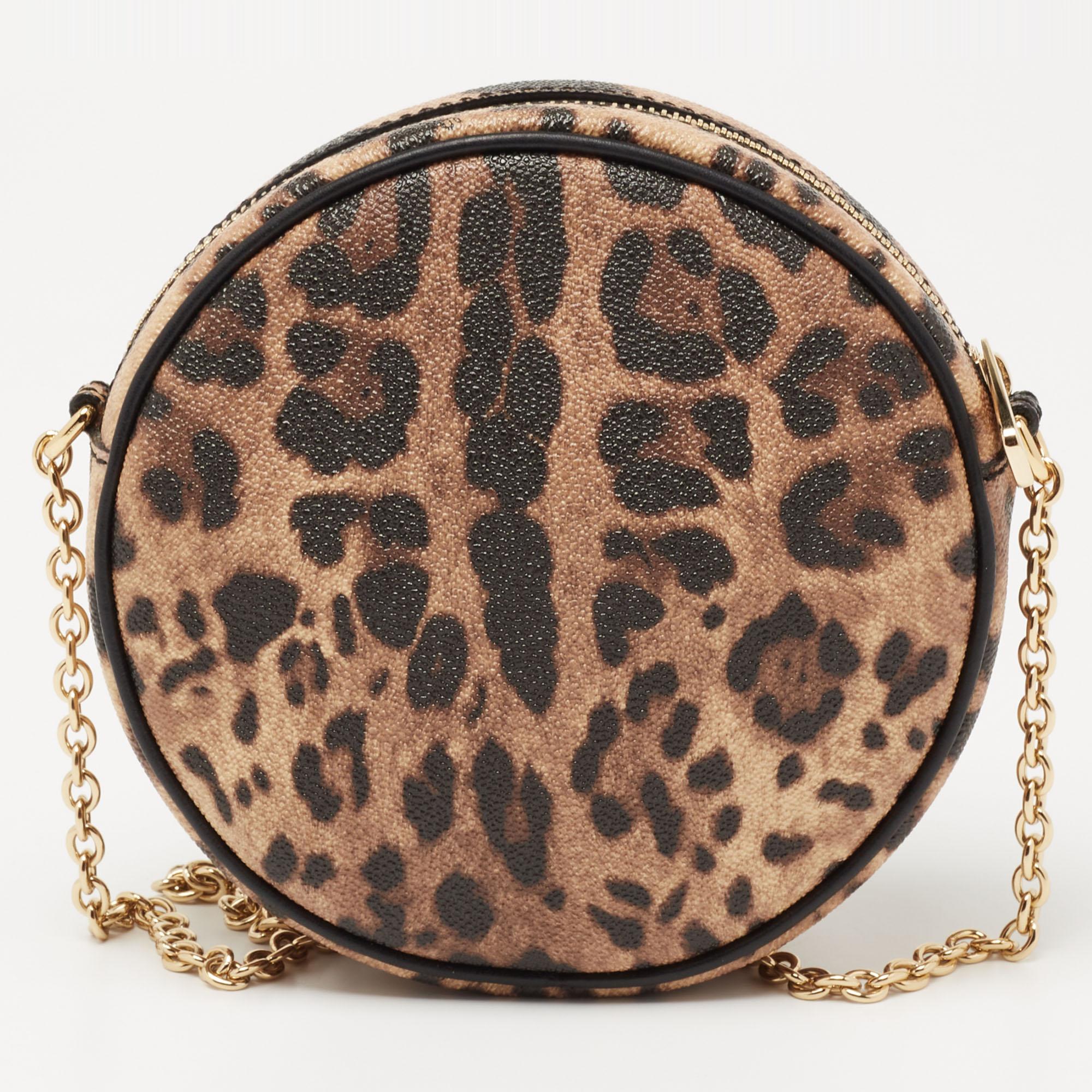 For your next evening party let this Dolce & Gabbana bag accompany you. Created from leopard printed canvas, it features a branded plaque on the front, a chain shoulder strap, and a fabric-lined interior.

Includes: Original Dustbag