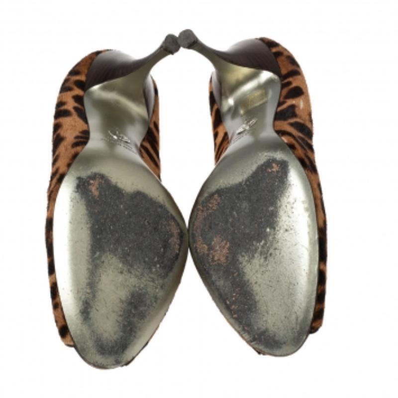 Dolce & Gabbana Beige/Brown Leopard Print Pony Hair Peep Toe Pumps Taglia 41 in vendita 2