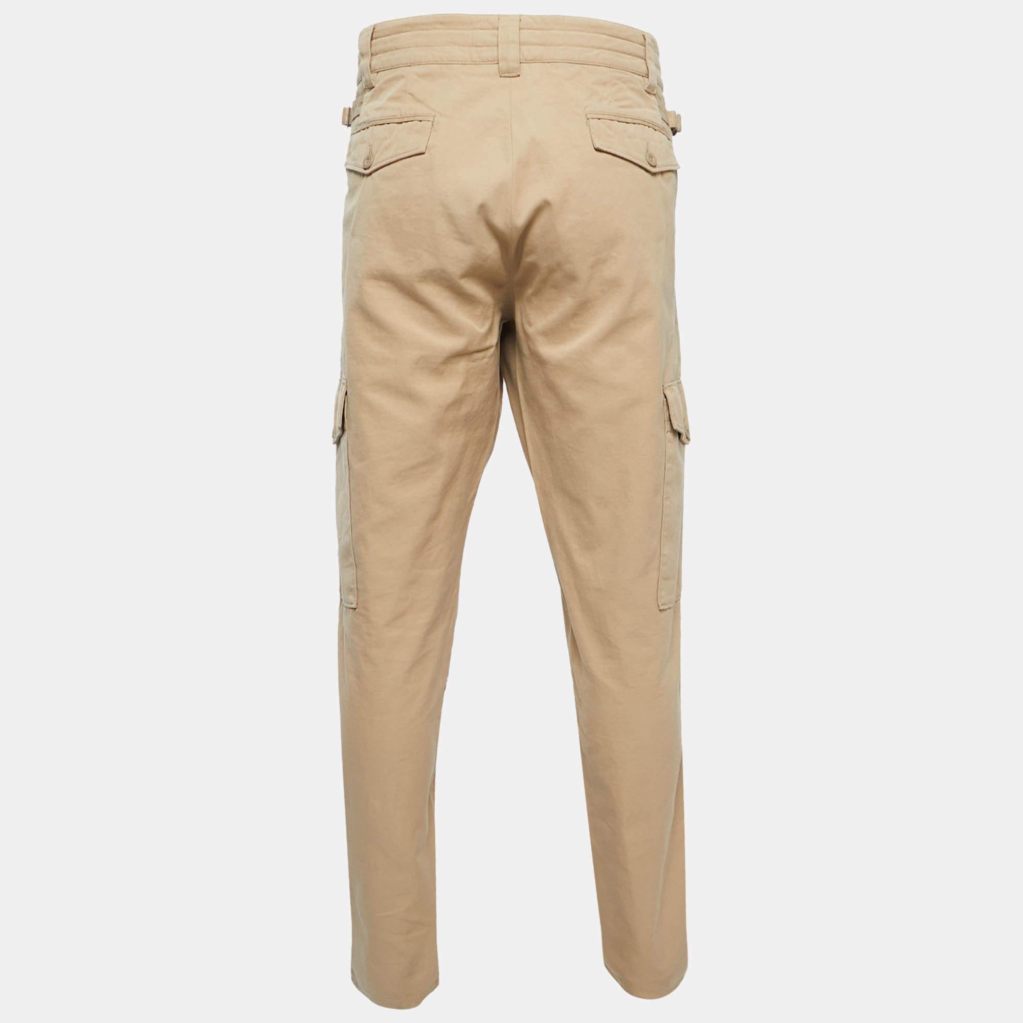 Elevate your look with these Dolce & Gabbana cargo pants for men. Expertly crafted for style and comfort, they're the perfect choice to enhance your fashion game.

