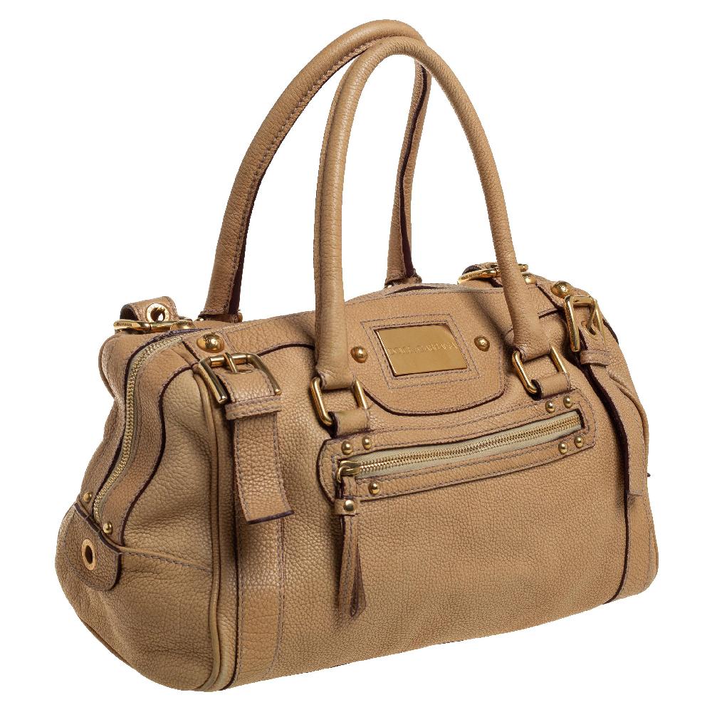 Dolce & Gabbana Miss Easy Way Boston Tasche aus beigefarbenem genarbtem Leder im Zustand „Relativ gut“ in Dubai, Al Qouz 2