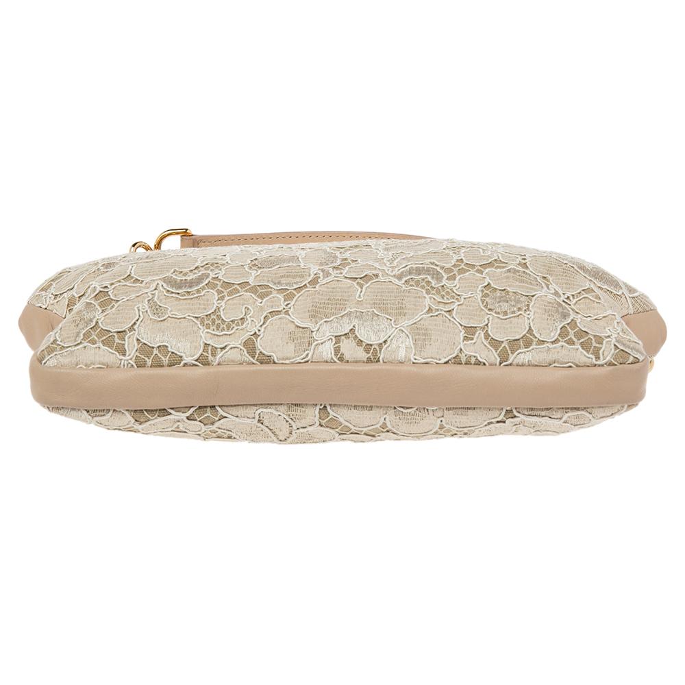 Dolce & Gabbana Beige Lace And Leather Kiss Lock Frame Clutch In Good Condition In Dubai, Al Qouz 2