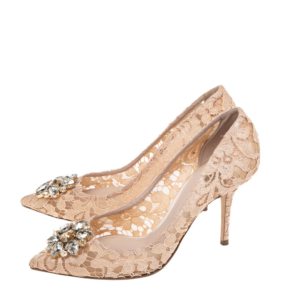 Dolce & Gabbana Beige Lace Bellucci Crystal Embellished Pumps Size 41 In Good Condition In Dubai, Al Qouz 2