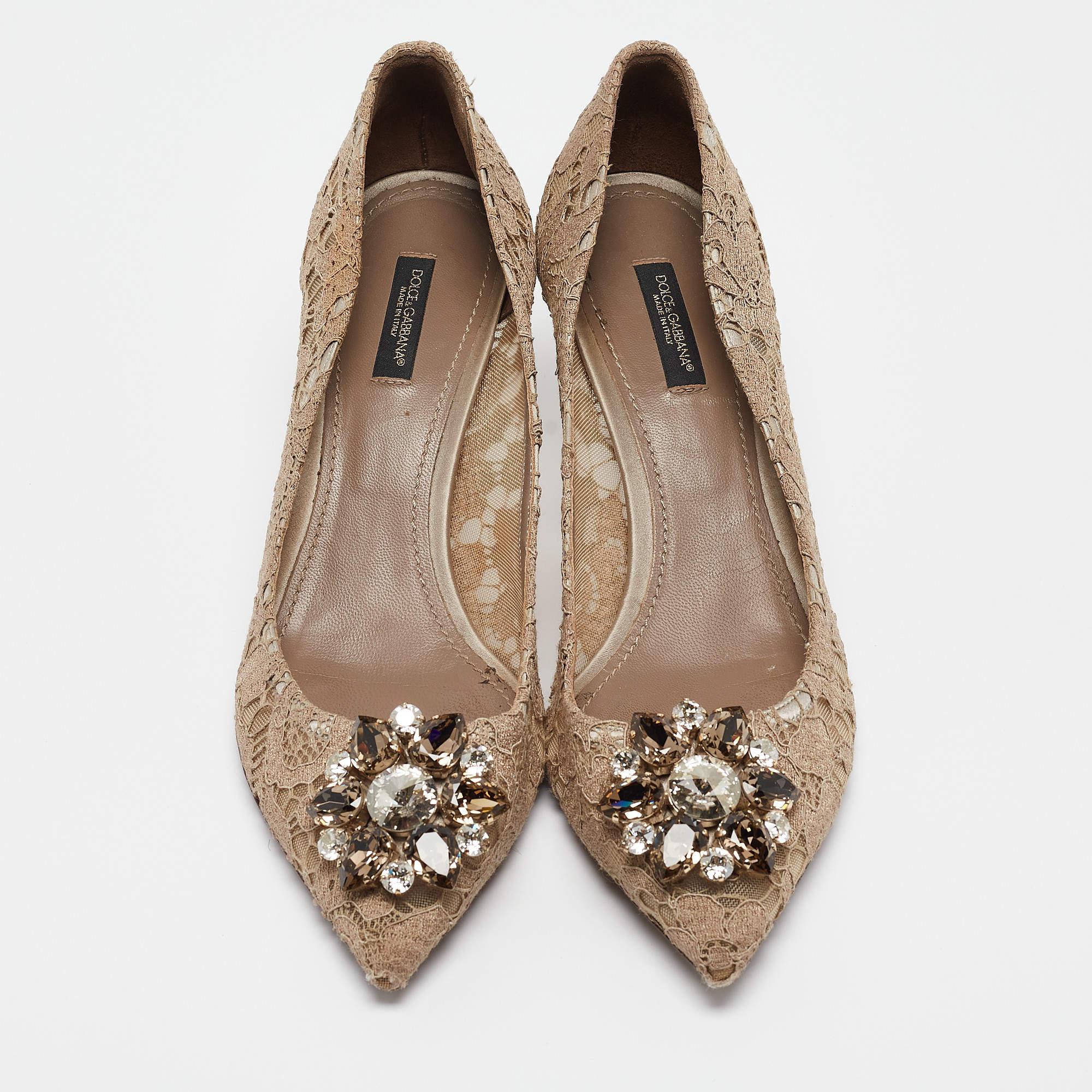 Beige Dolce & Gabbana - Escarpins Bellucci en dentelle beige, taille 40,5