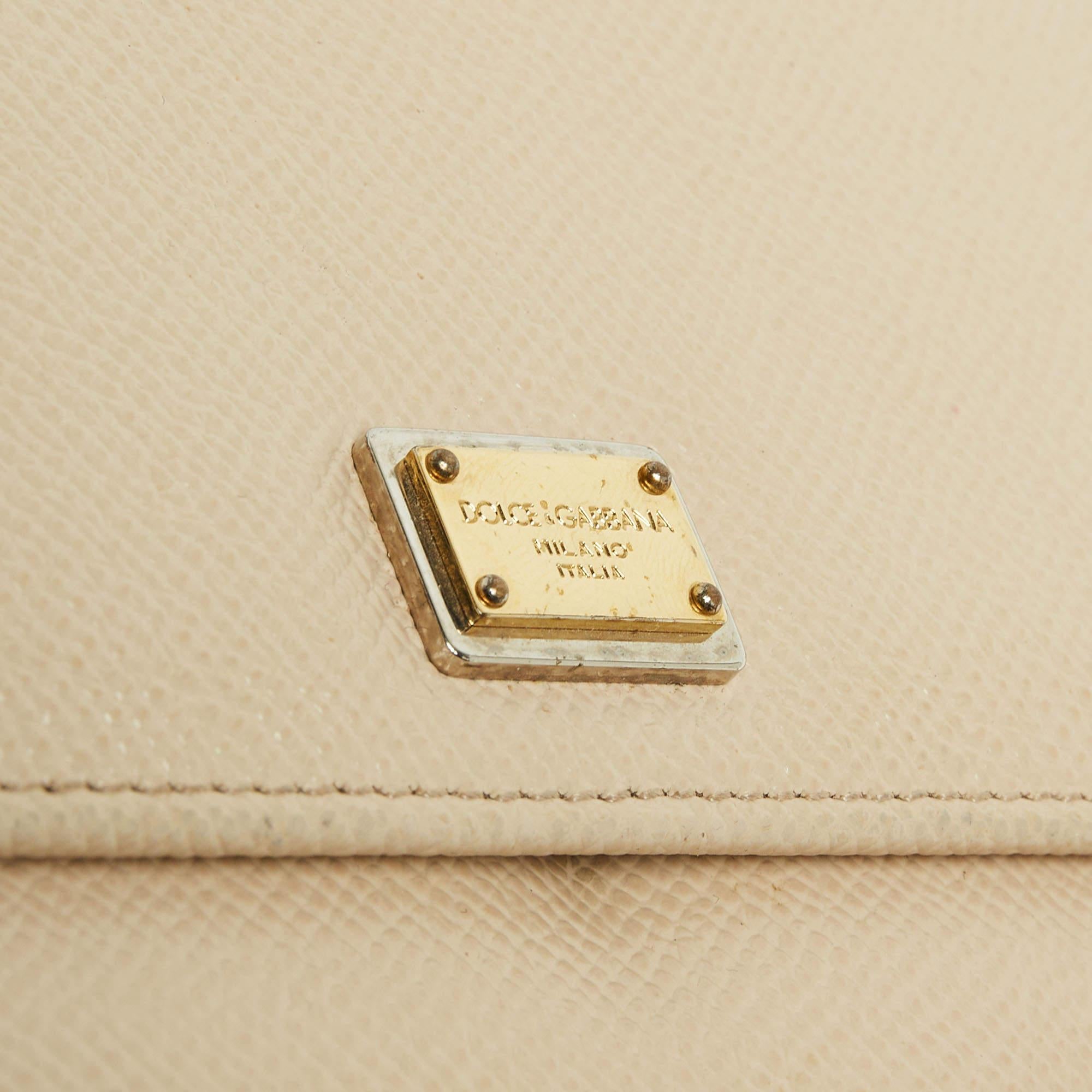 Dolce & Gabbana - Portefeuille continental à rabat en cuir beige avec dauphins en vente 3